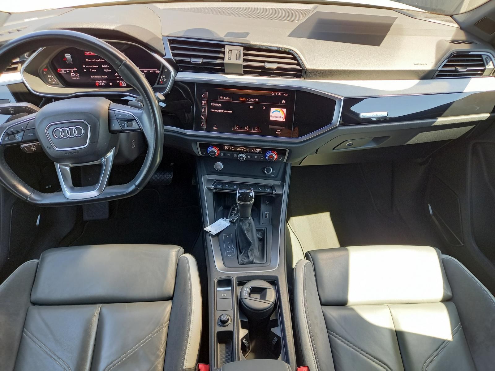 AUDI Q3 Sportback 45 TFSI S line **Pack Edition one silber**quattro S-tronic-image-4