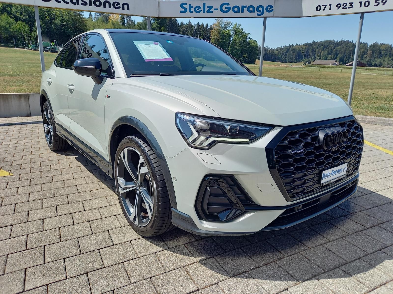 AUDI Q3 Sportback 45 TFSI S line **Pack Edition one silber**quattro S-tronic-showroom-element-3