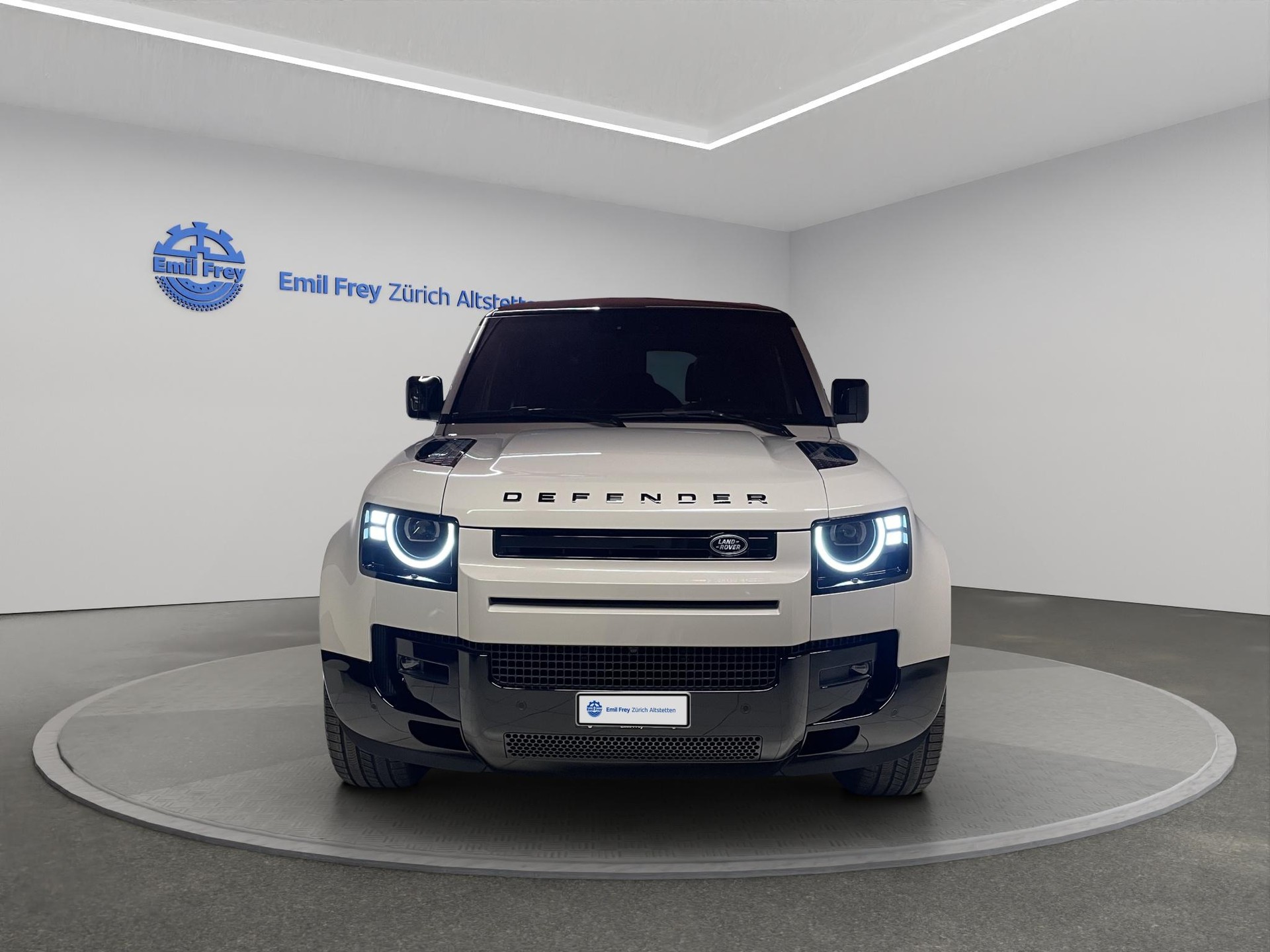LAND ROVER Defender 110 2.0 P300e X-Dynamic SE (Plug-in Hybrid)-image-4
