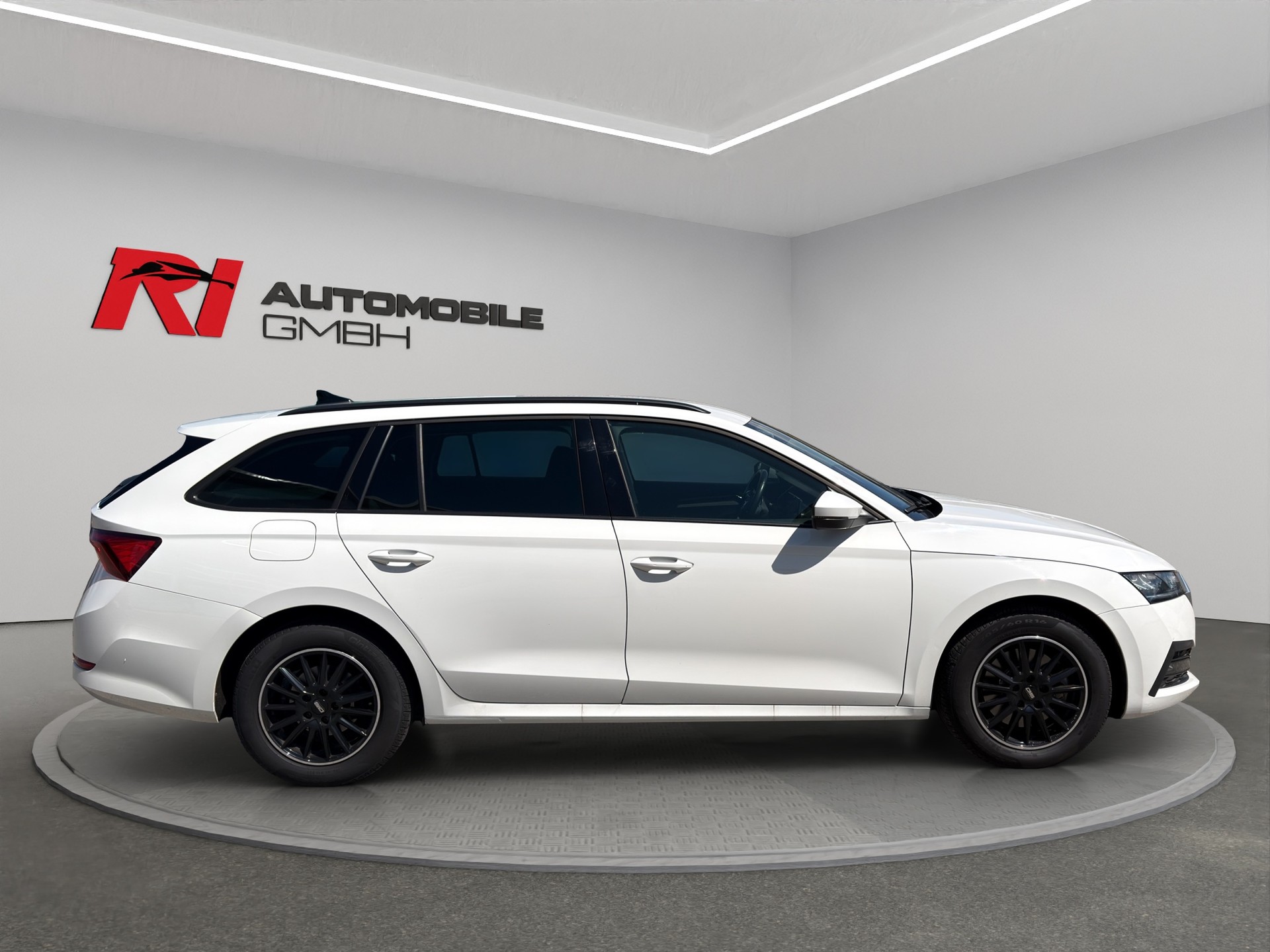 SKODA Octavia Combi 2.0 TDI DSG Ambition 4x4-showroom-element-2