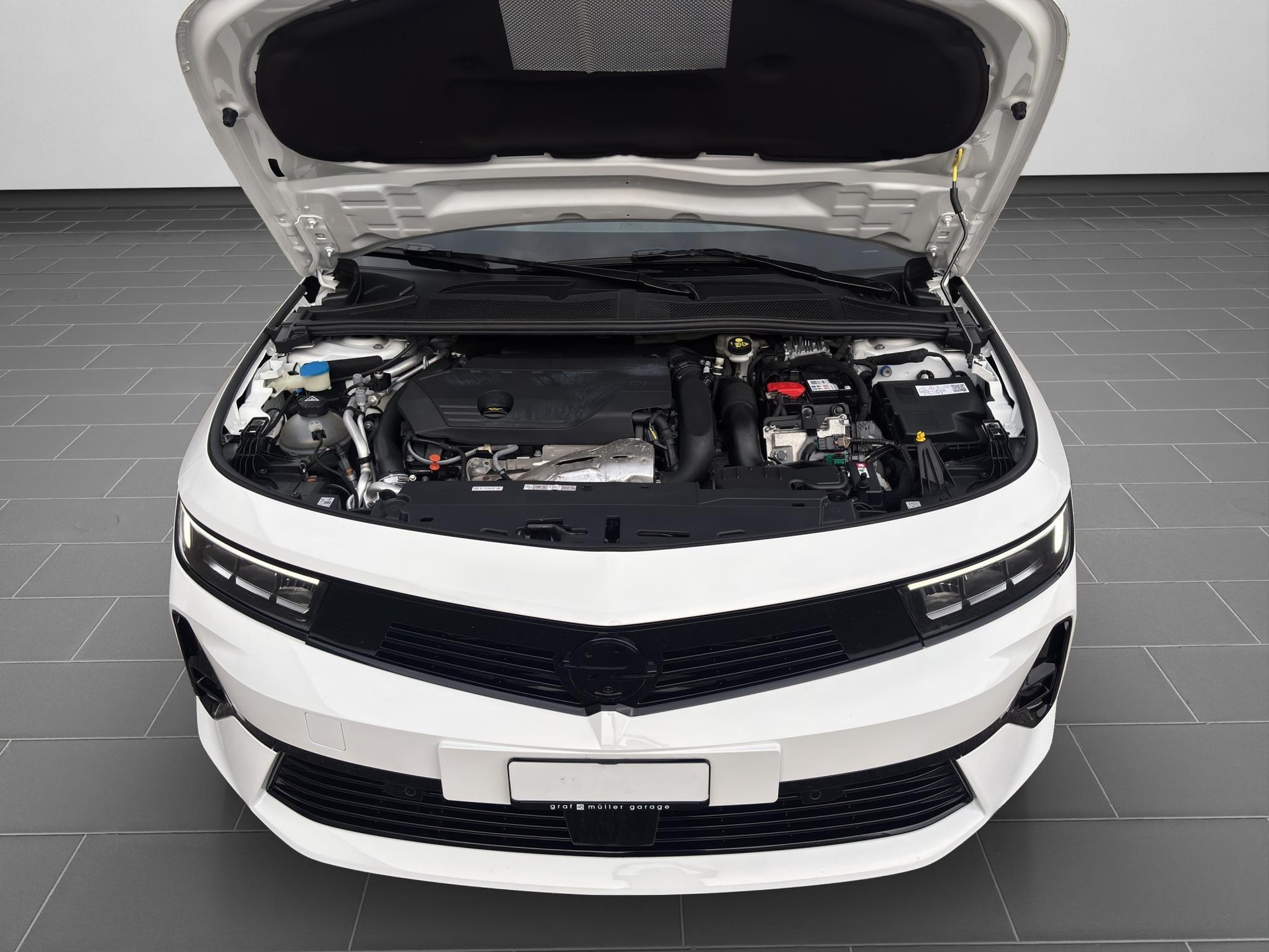 OPEL Astra 1.6 T PHEV 180 Swiss Plus-image-19