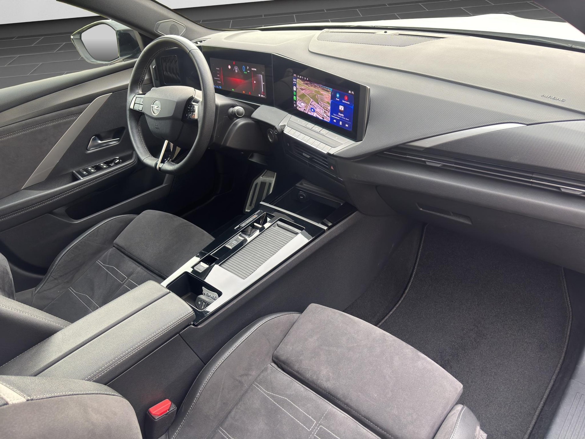 OPEL Astra 1.6 T PHEV 180 Swiss Plus-image-9