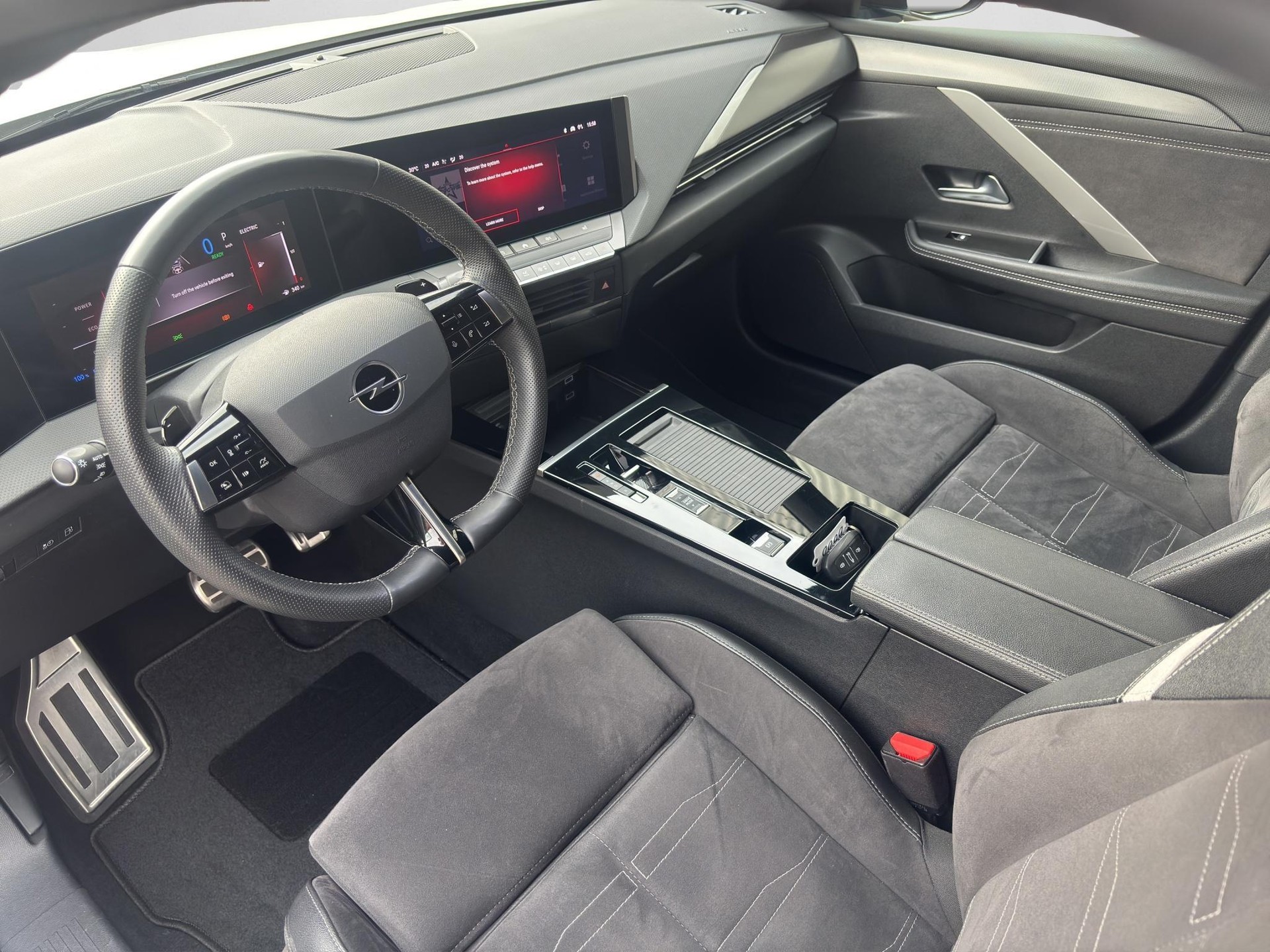 OPEL Astra 1.6 T PHEV 180 Swiss Plus-image-7