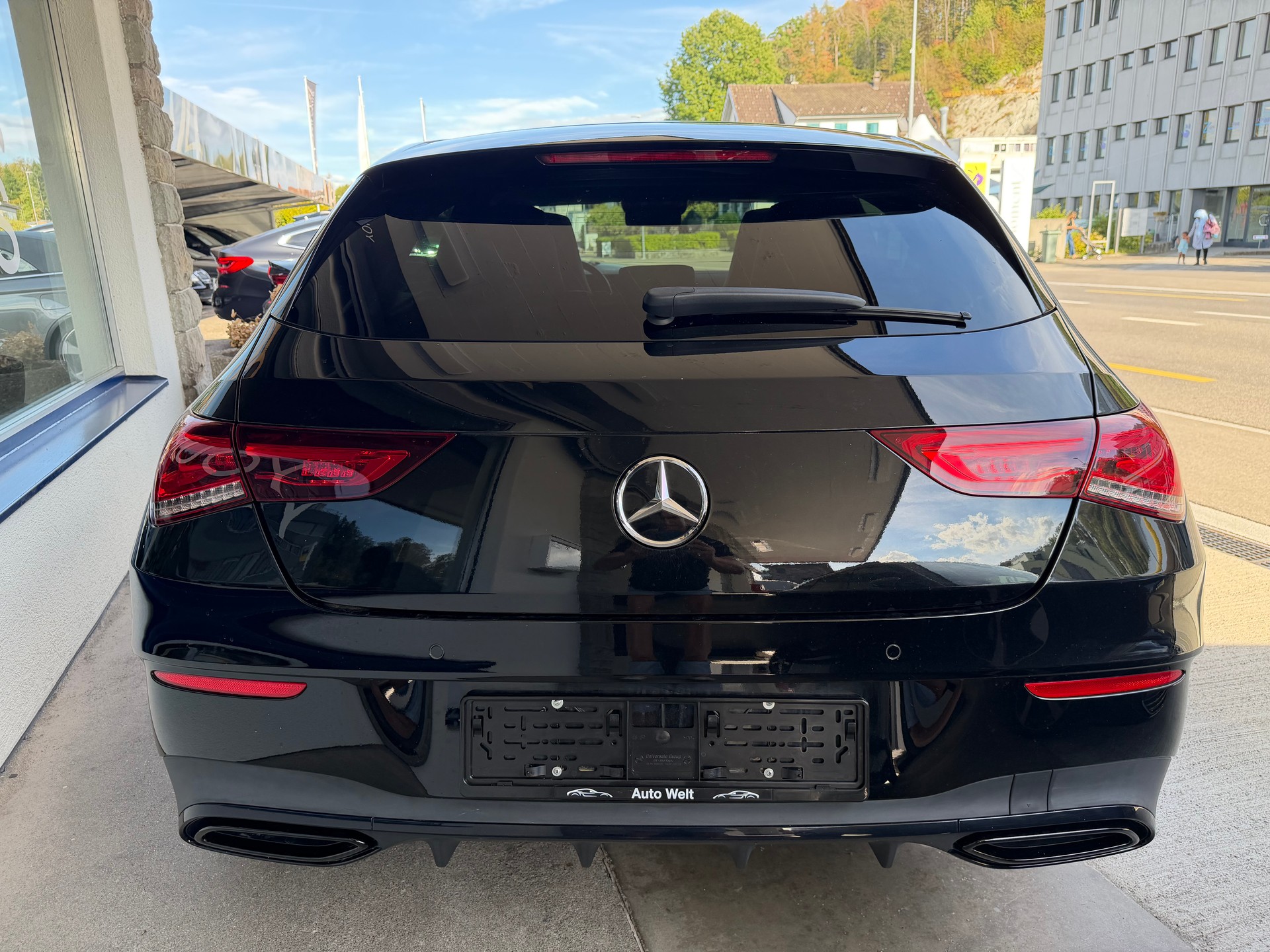 MERCEDES-BENZ CLA Shooting Brake 220 d 4Matic AMG Line-image-5
