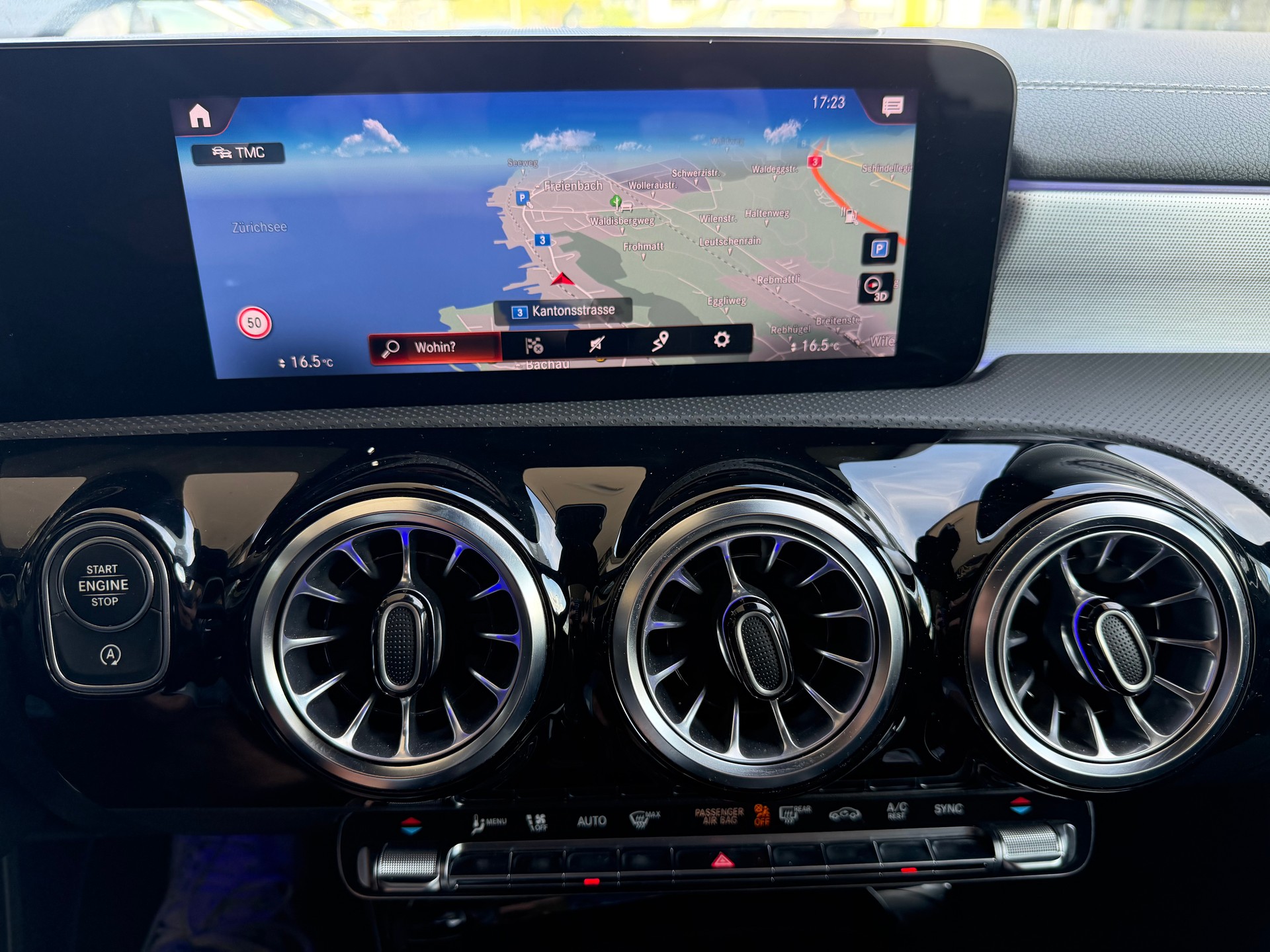 MERCEDES-BENZ CLA Shooting Brake 220 d 4Matic AMG Line-image-11
