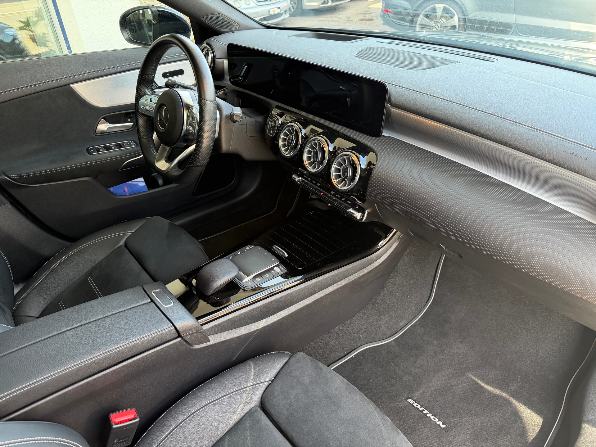 MERCEDES-BENZ CLA Shooting Brake 220 d 4Matic AMG Line-image-9