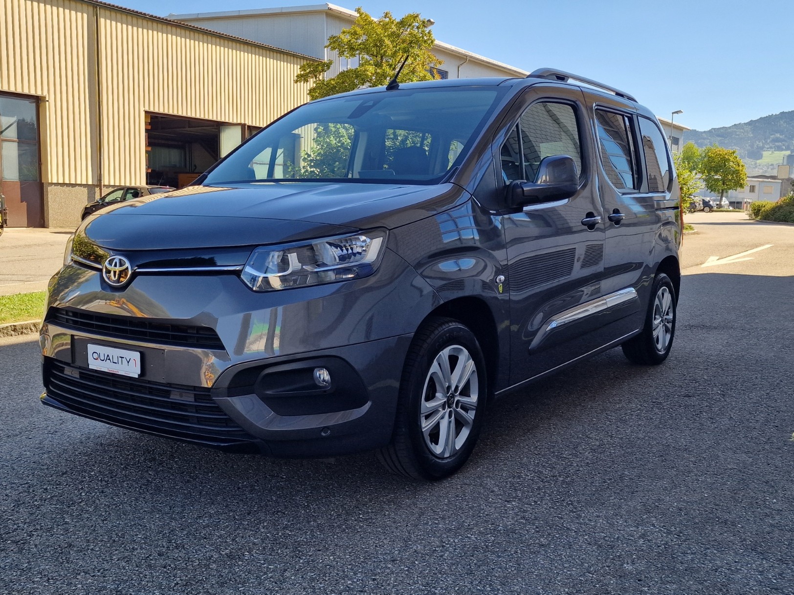 TOYOTA Proace City Verso 1.2 Combi Medium-image-1