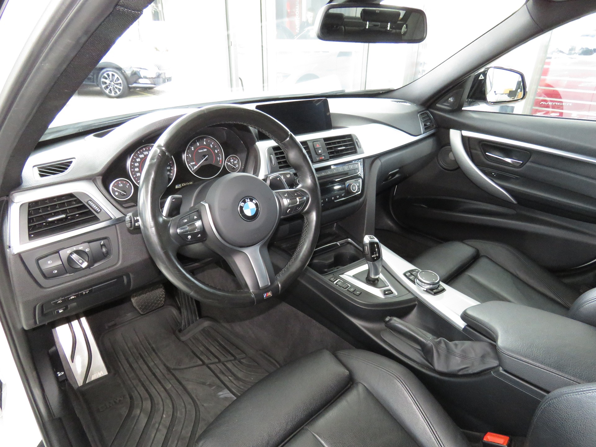 BMW 330e iPerformance M Sport Steptronic (Automat)-image-6