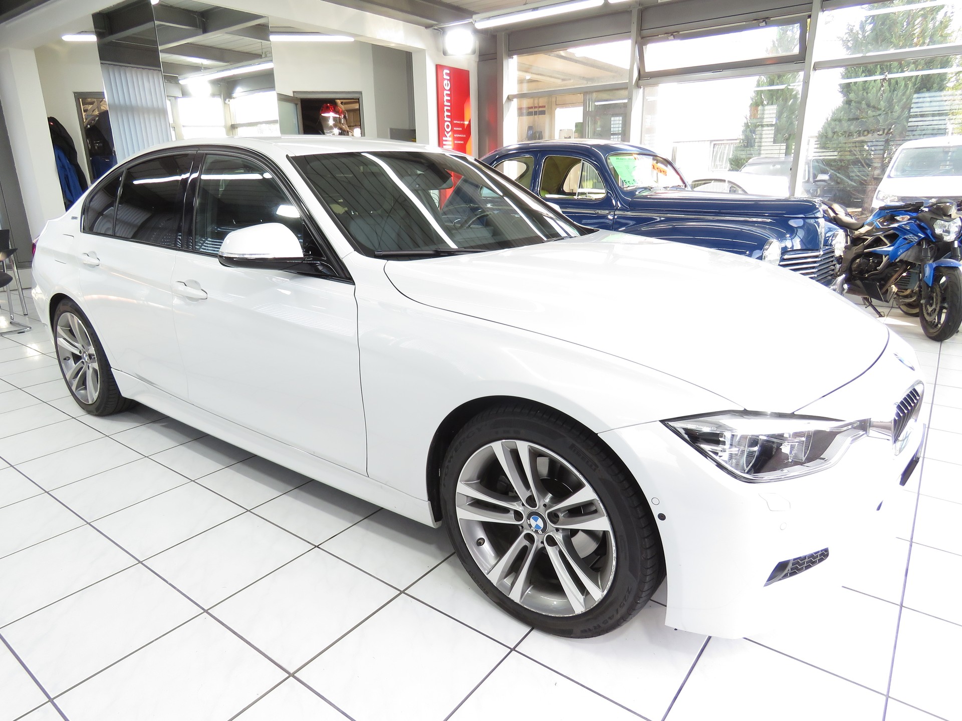 BMW 330e iPerformance M Sport Steptronic (Automat)-showroom-element-2