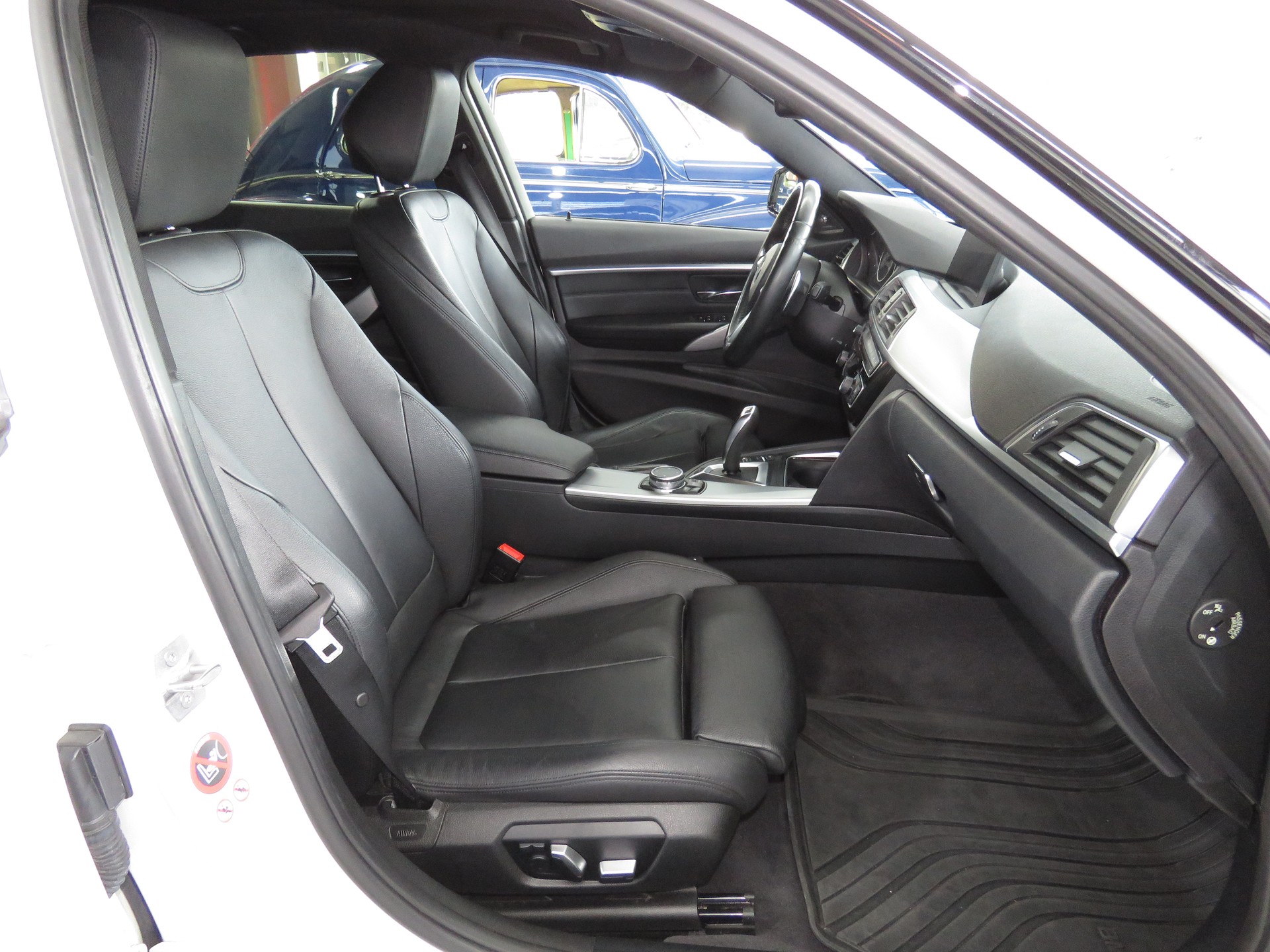 BMW 330e iPerformance M Sport Steptronic (Automat)-image-10