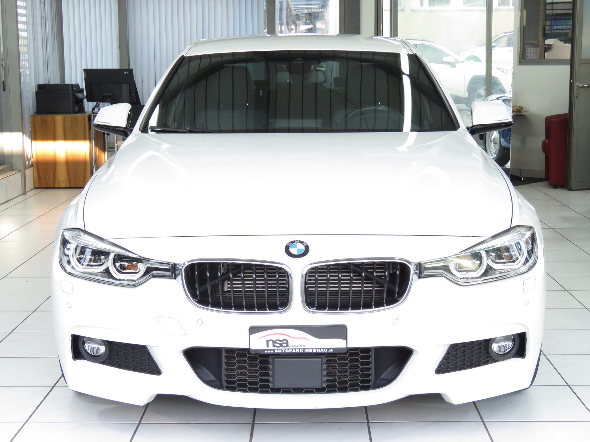 BMW 330e iPerformance M Sport Steptronic (Automat)-showroom-element-1