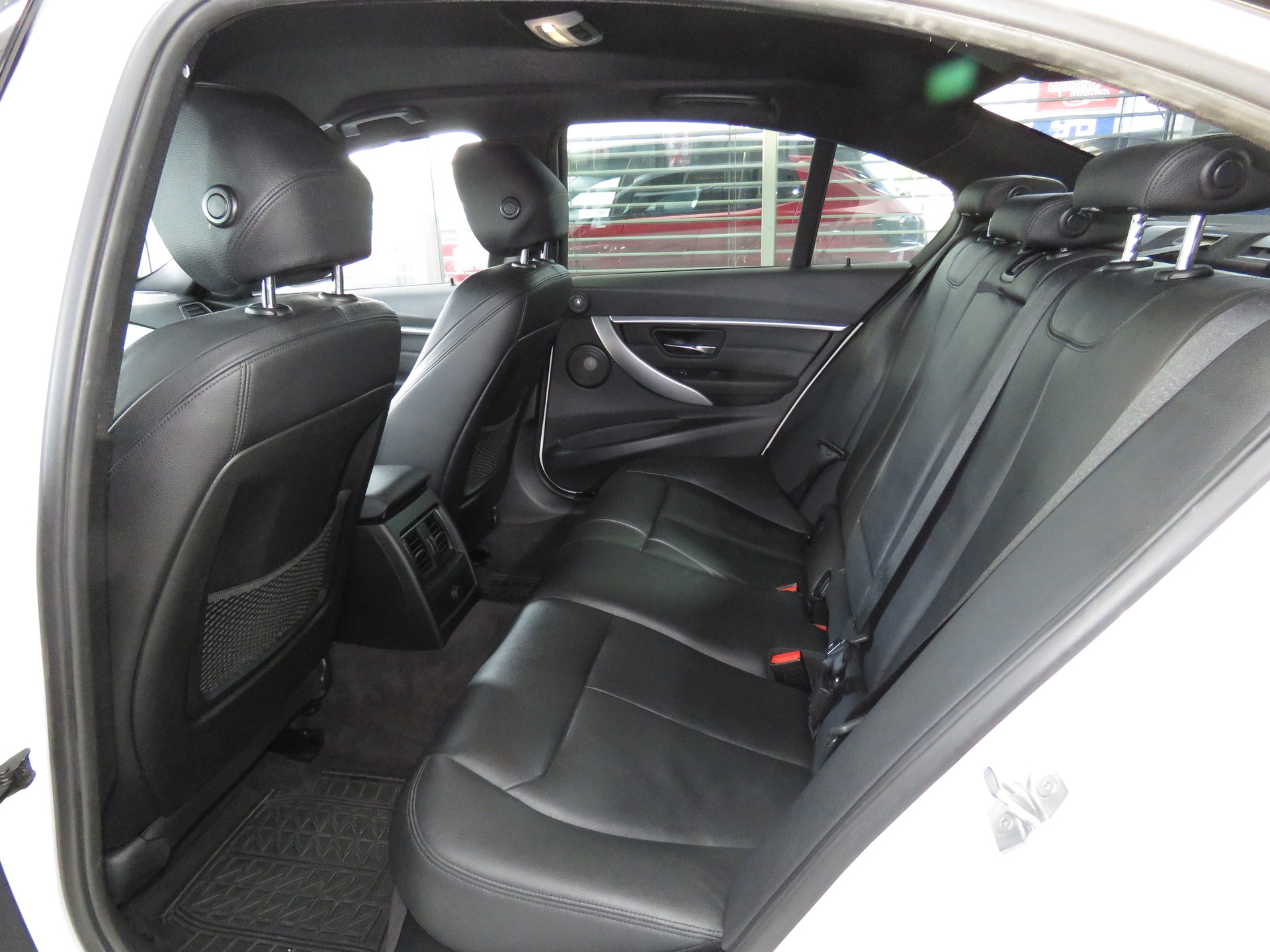 BMW 330e iPerformance M Sport Steptronic (Automat)-image-8