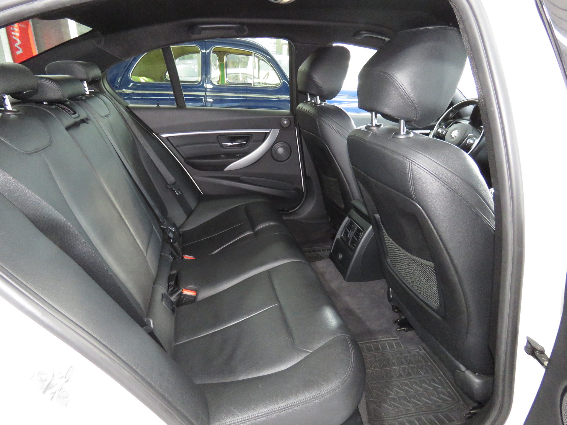 BMW 330e iPerformance M Sport Steptronic (Automat)-image-11