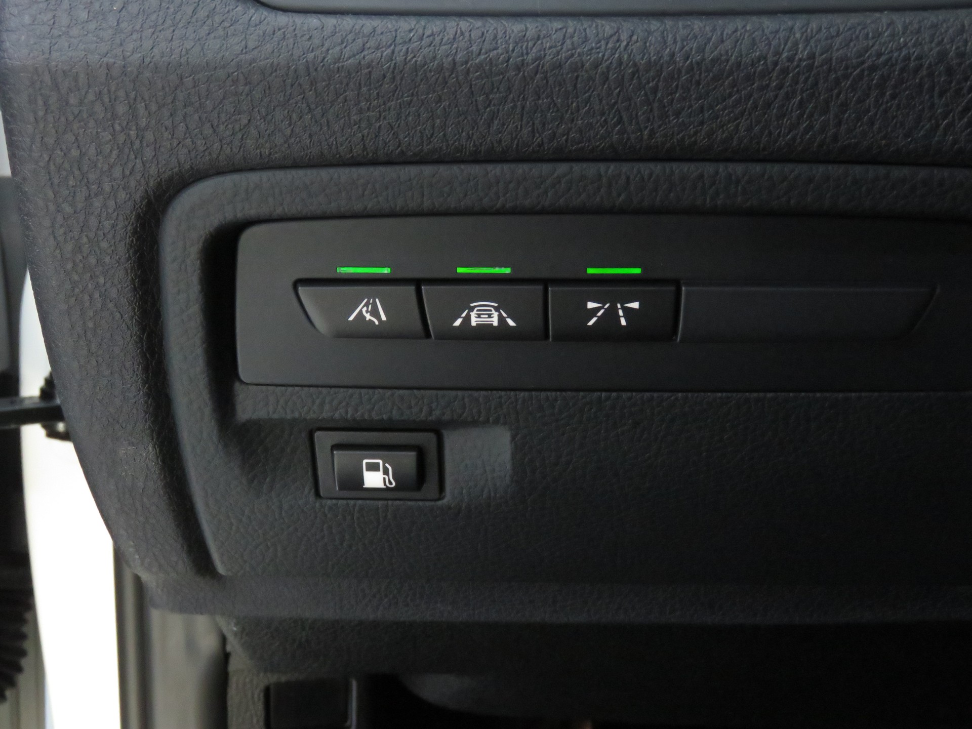 BMW 330e iPerformance M Sport Steptronic (Automat)-image-21