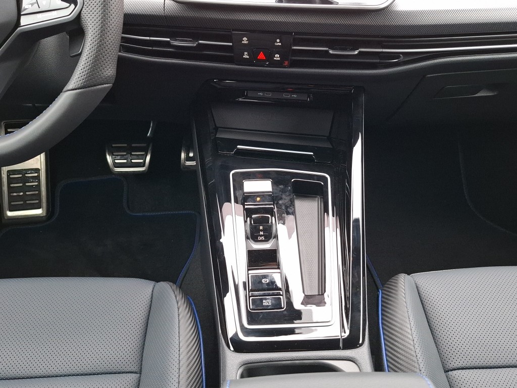 VW Golf VIII 2.0 TSI R DSG 4motion-image-10