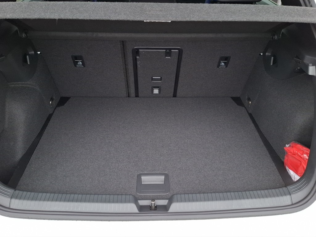 VW Golf VIII 2.0 TSI R DSG 4motion-image-8