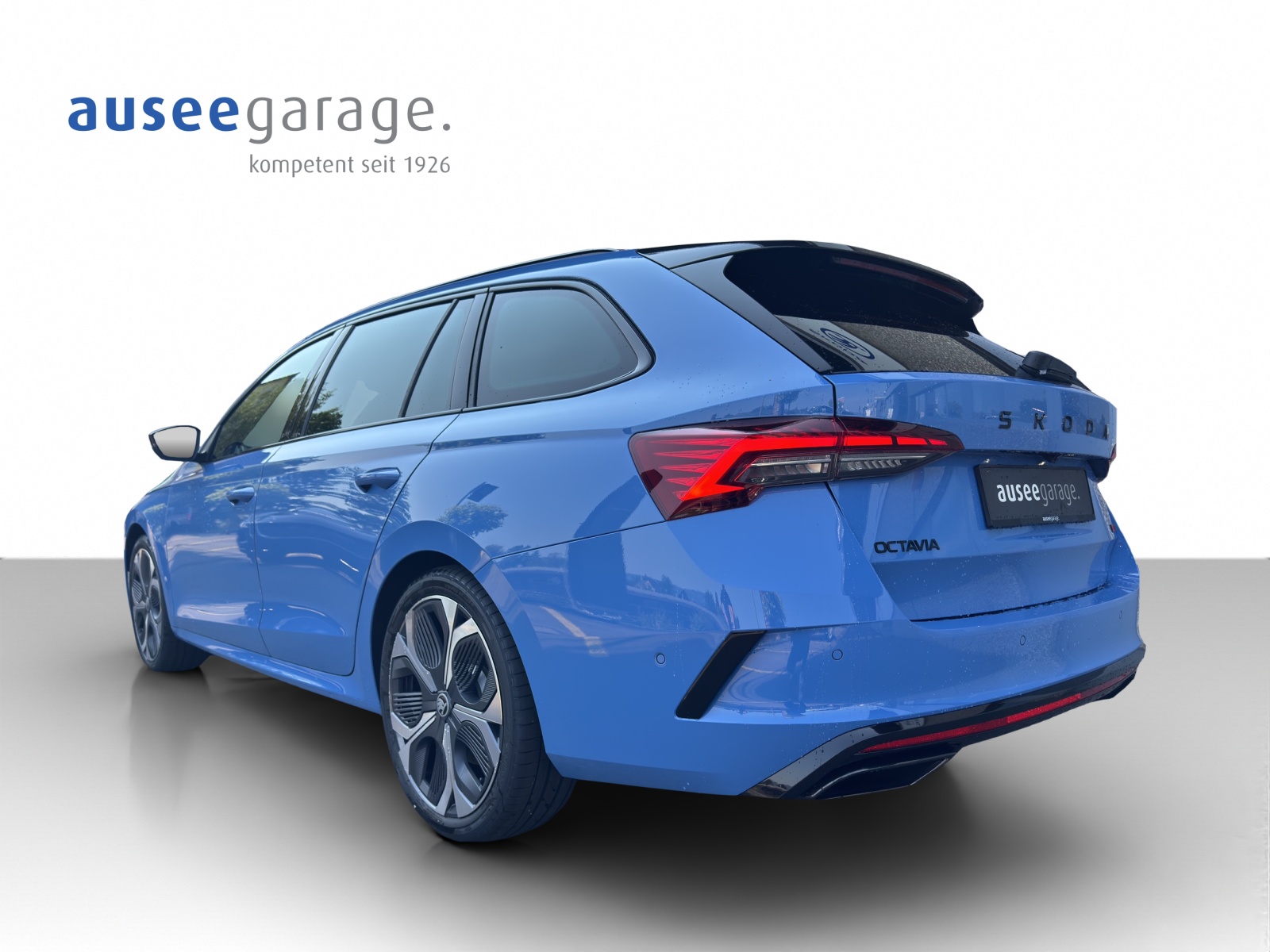 SKODA Octavia Combi 2.0 TSI RS 30 Years Edition DSG-showroom-element-2