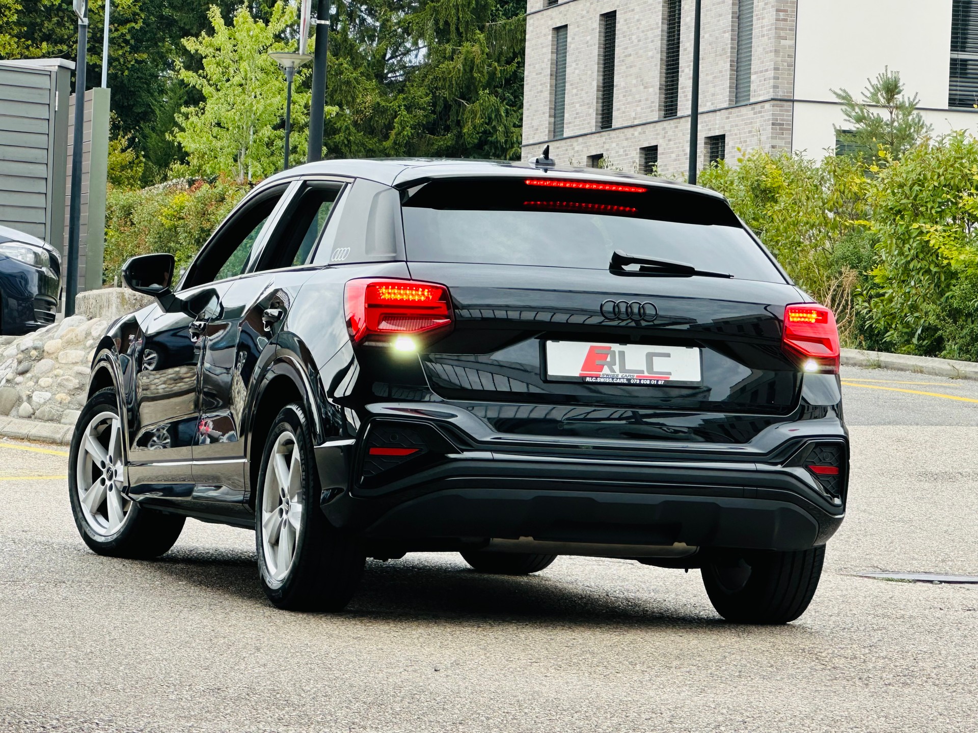 AUDI Q2 35 TFSI S line S-tronic-image-8