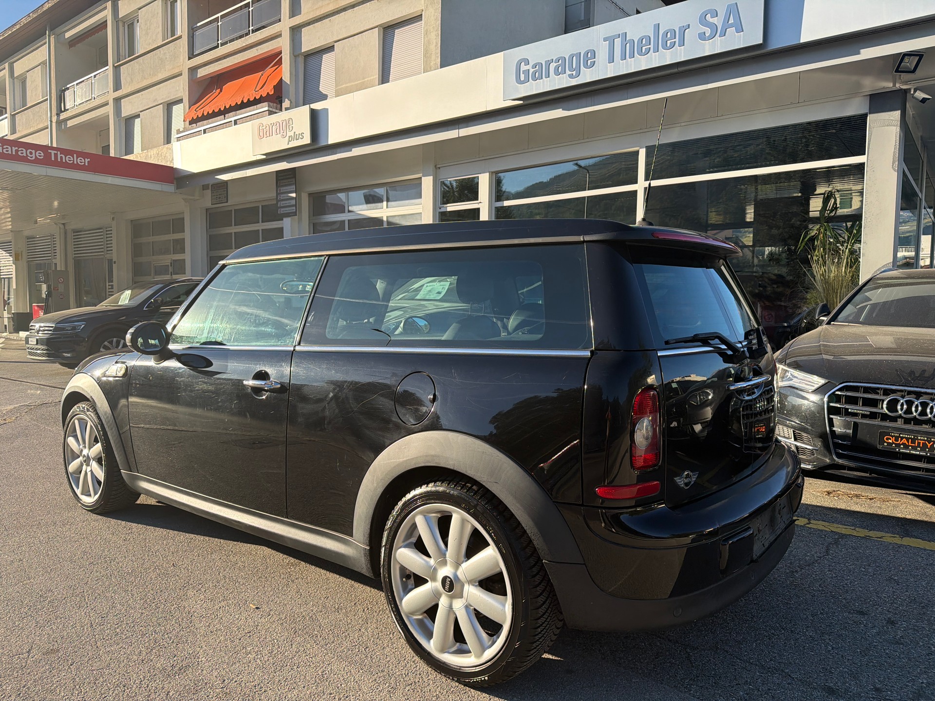 MINI Clubman Cooper-showroom-element-2