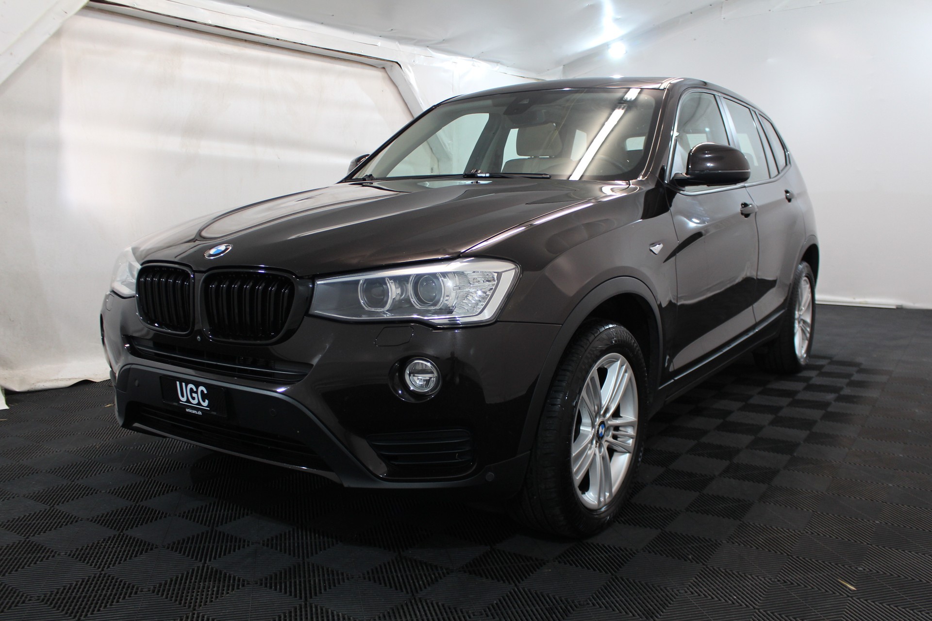 BMW X3 20d xDrive SAG-showroom-element-2