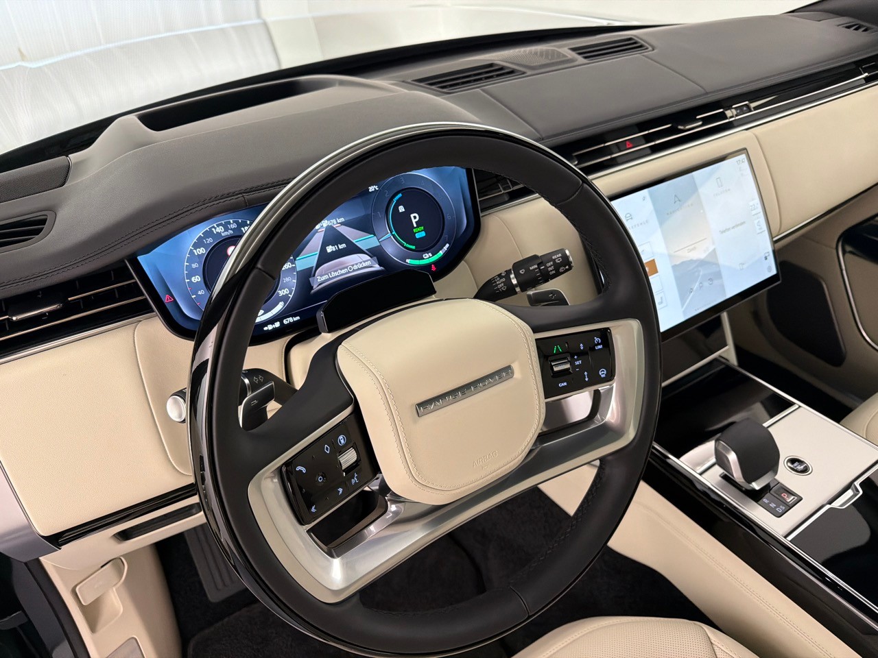 LAND ROVER RR P460e PHEV Autobiogr.-image-9