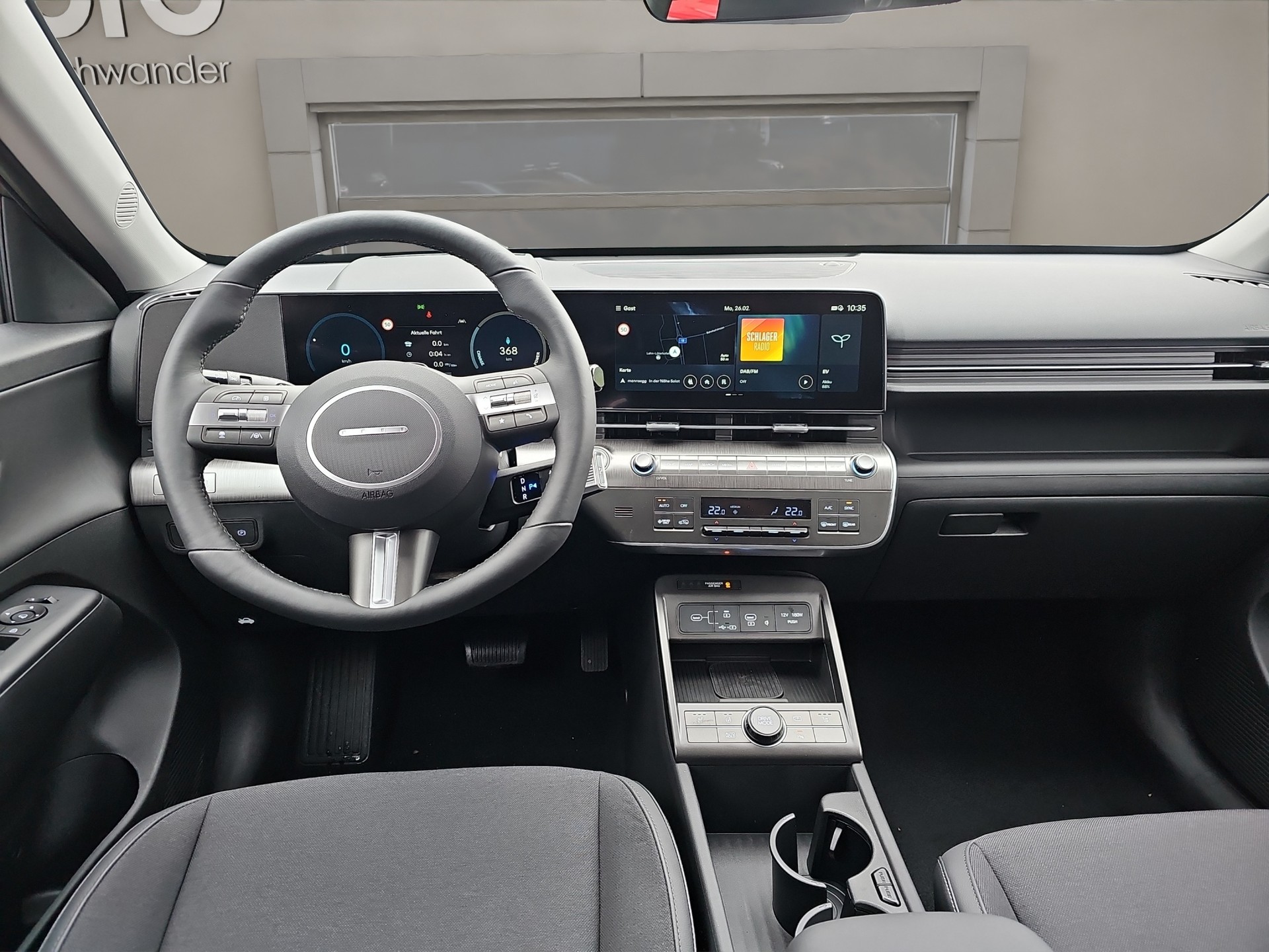 HYUNDAI Kona EV 65.4 kWh Amplia-image-9