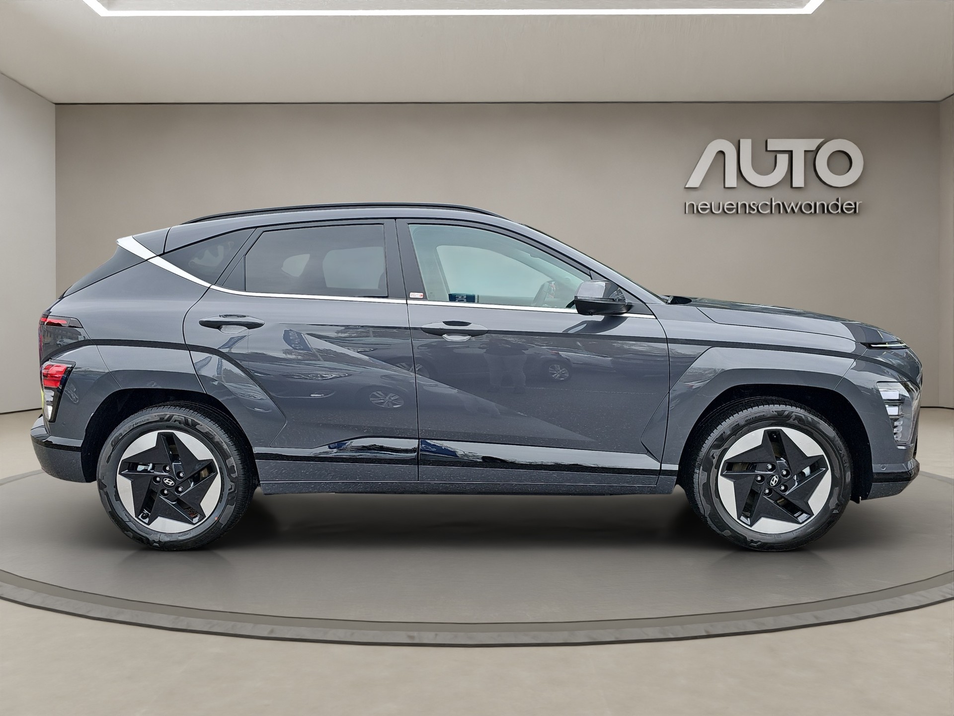 HYUNDAI Kona EV 65.4 kWh Amplia-showroom-element-3