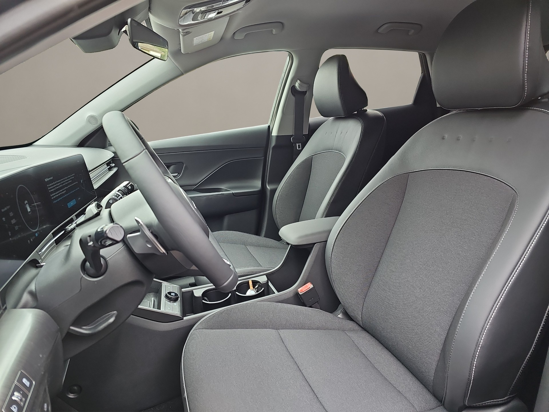 HYUNDAI Kona EV 65.4 kWh Amplia-image-8