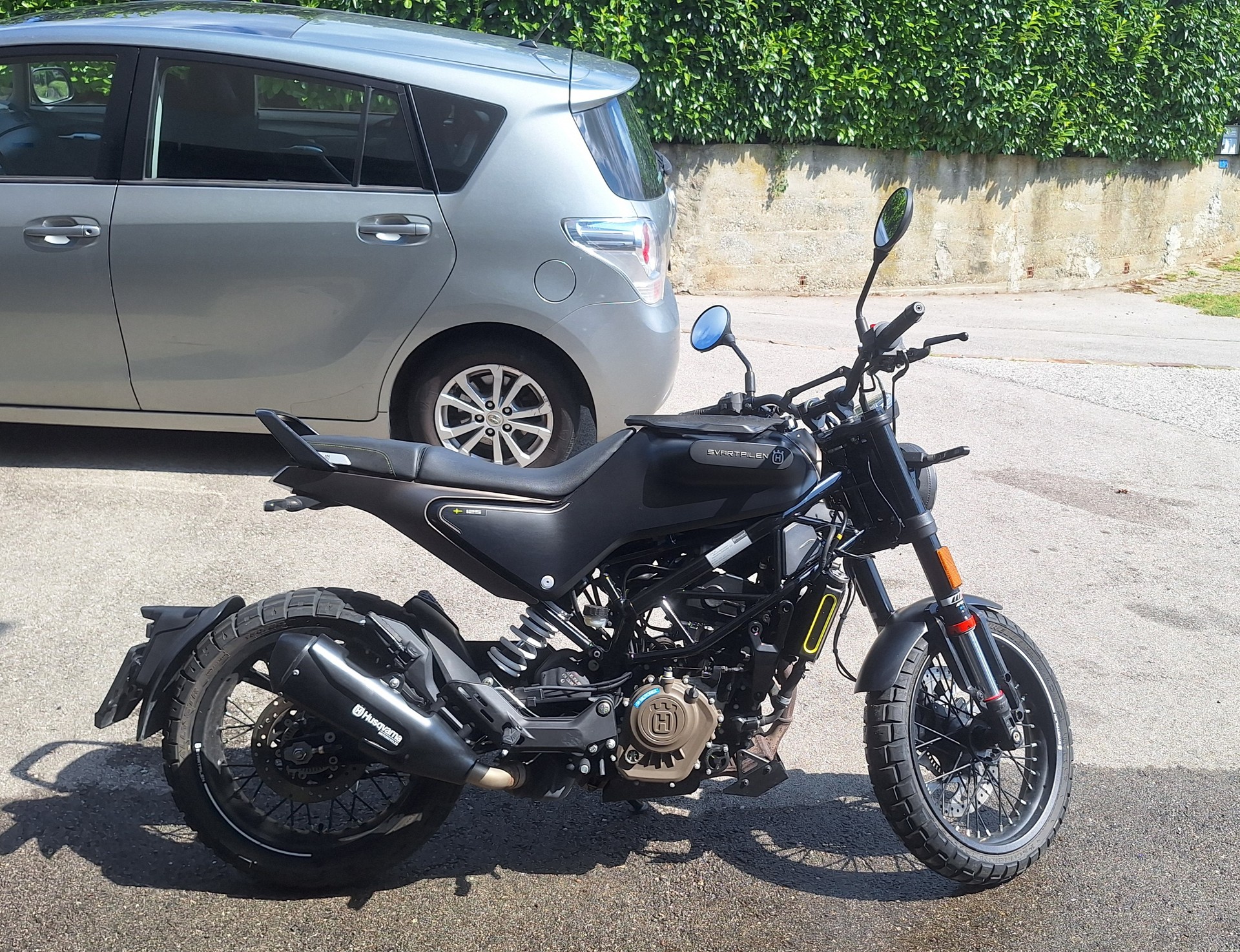 HUSQVARNA Svartpilen 125