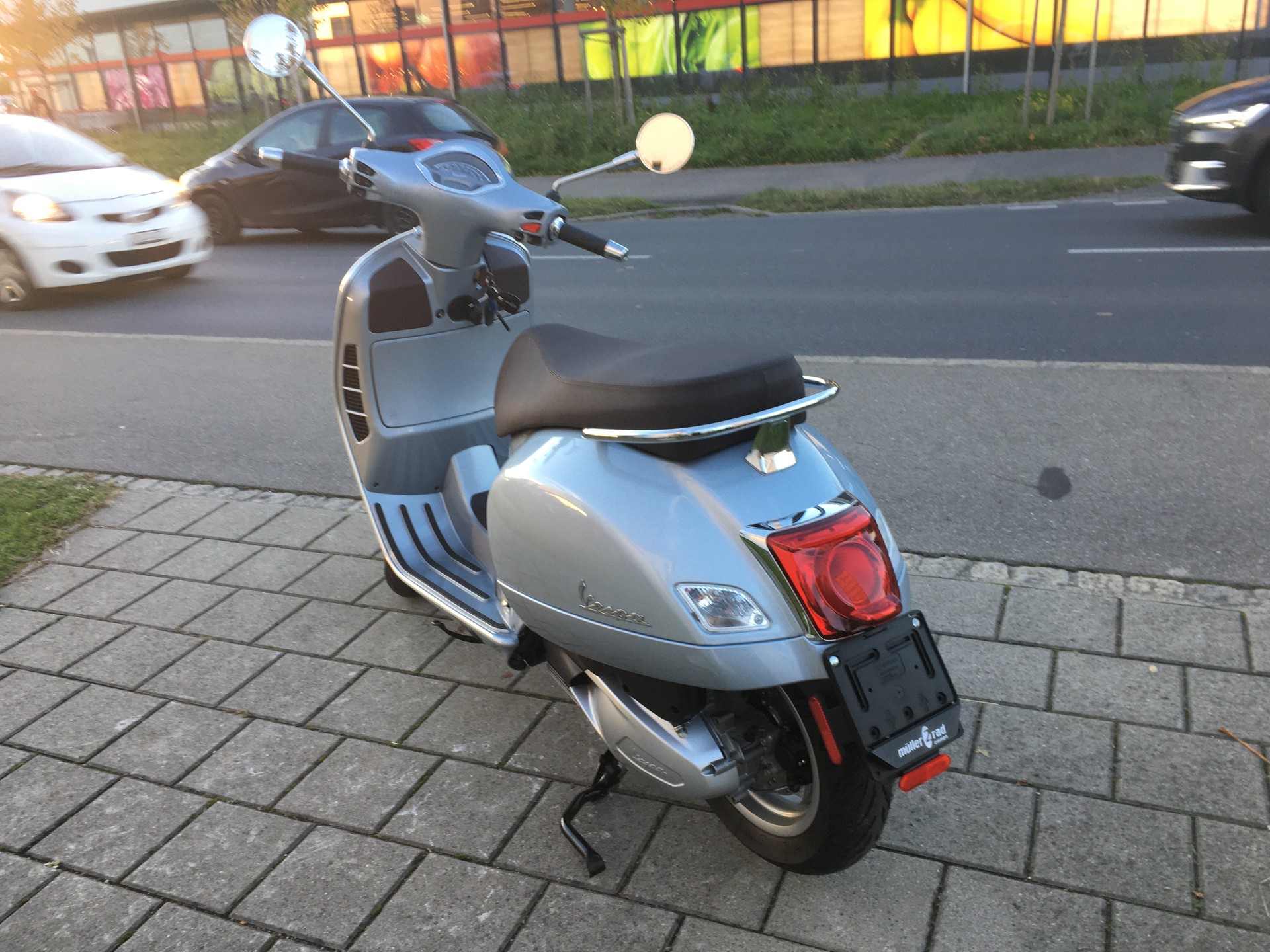 PIAGGIO Vespa GTS 300 HPE-image-1