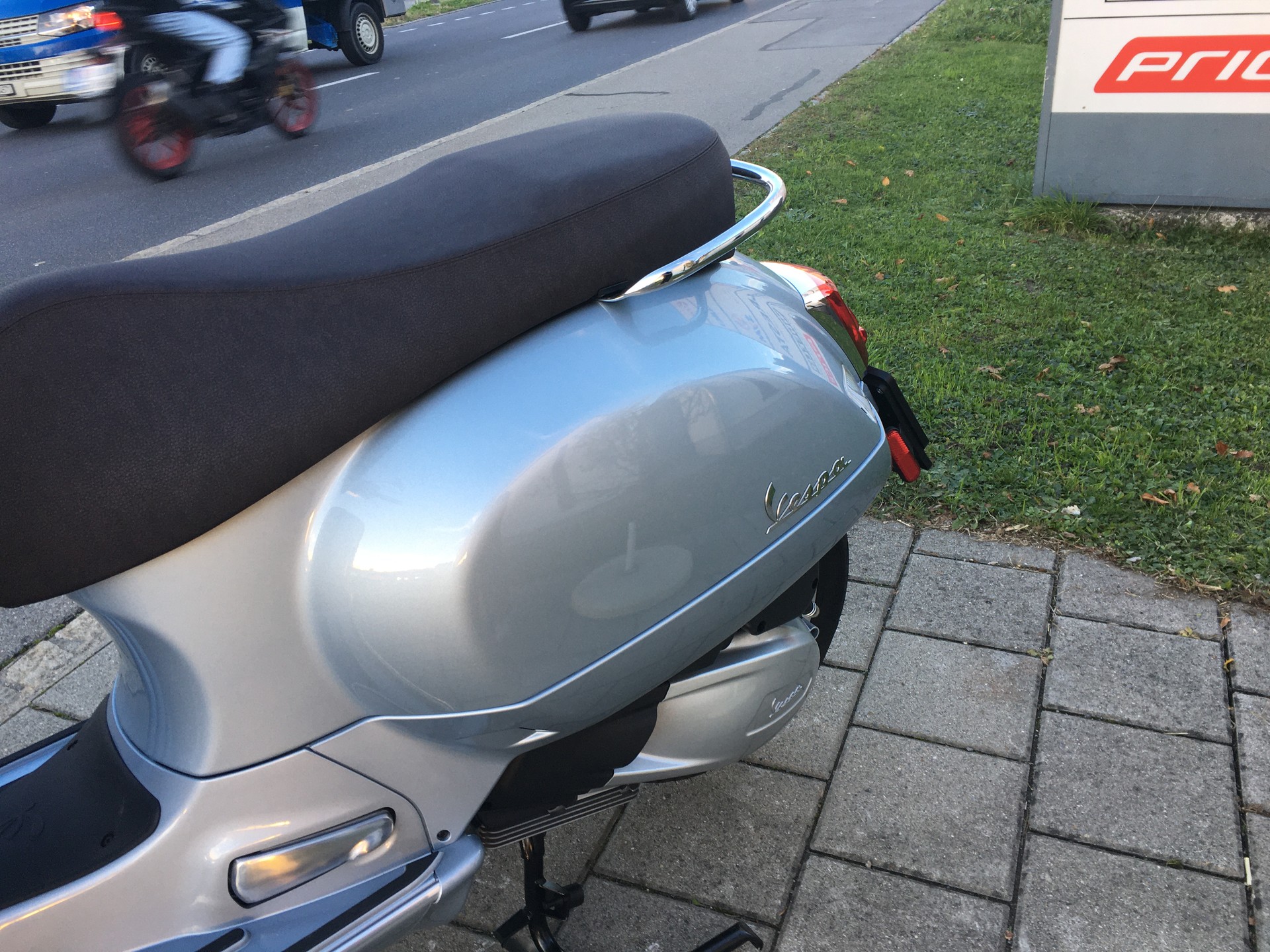 PIAGGIO Vespa GTS 300 HPE-image-2