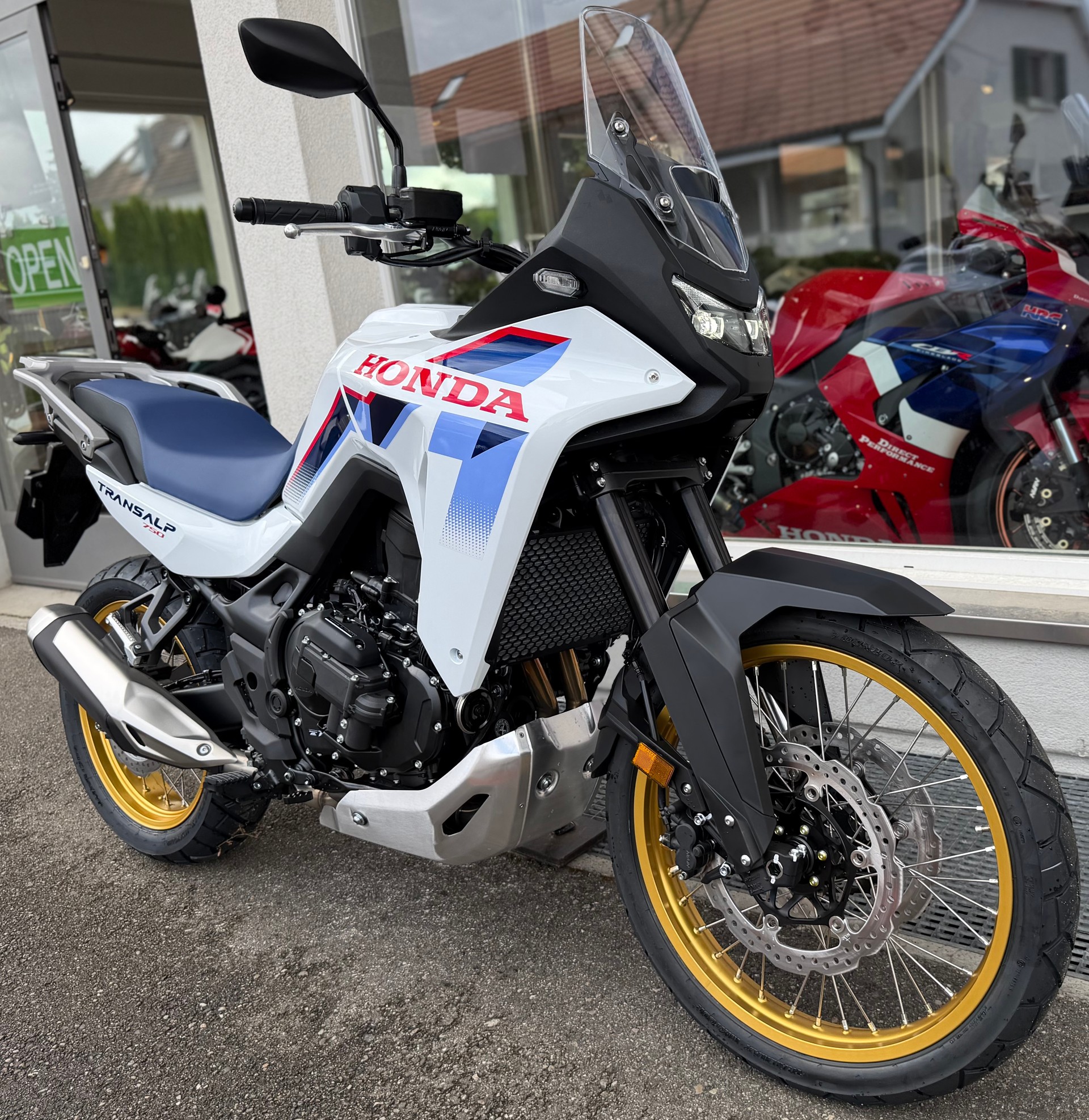 HONDA XL 750 Transalp E-Clutch 2026-showroom-element-2