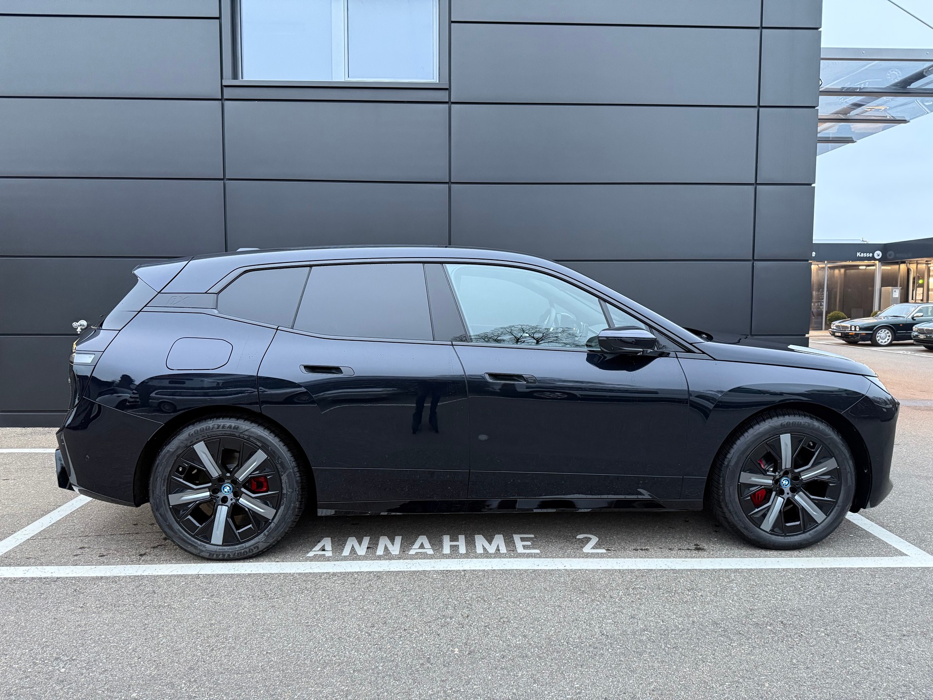 BMW BMW iX xDrive60 M Sport Pro – neuwertig – sofort verfügbar-image-2