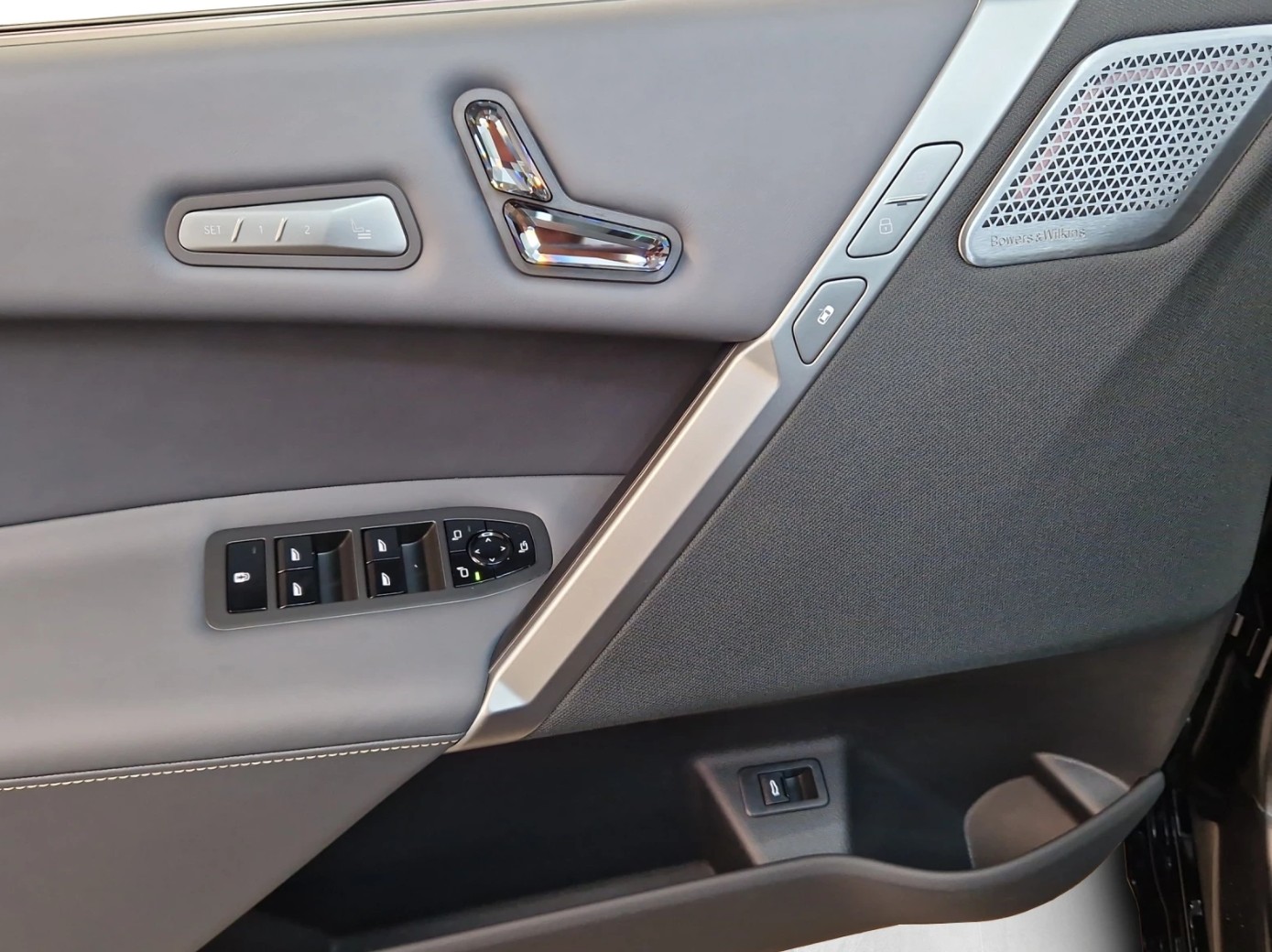 BMW BMW iX xDrive60 M Sport Pro – neuwertig – sofort verfügbar-image-10