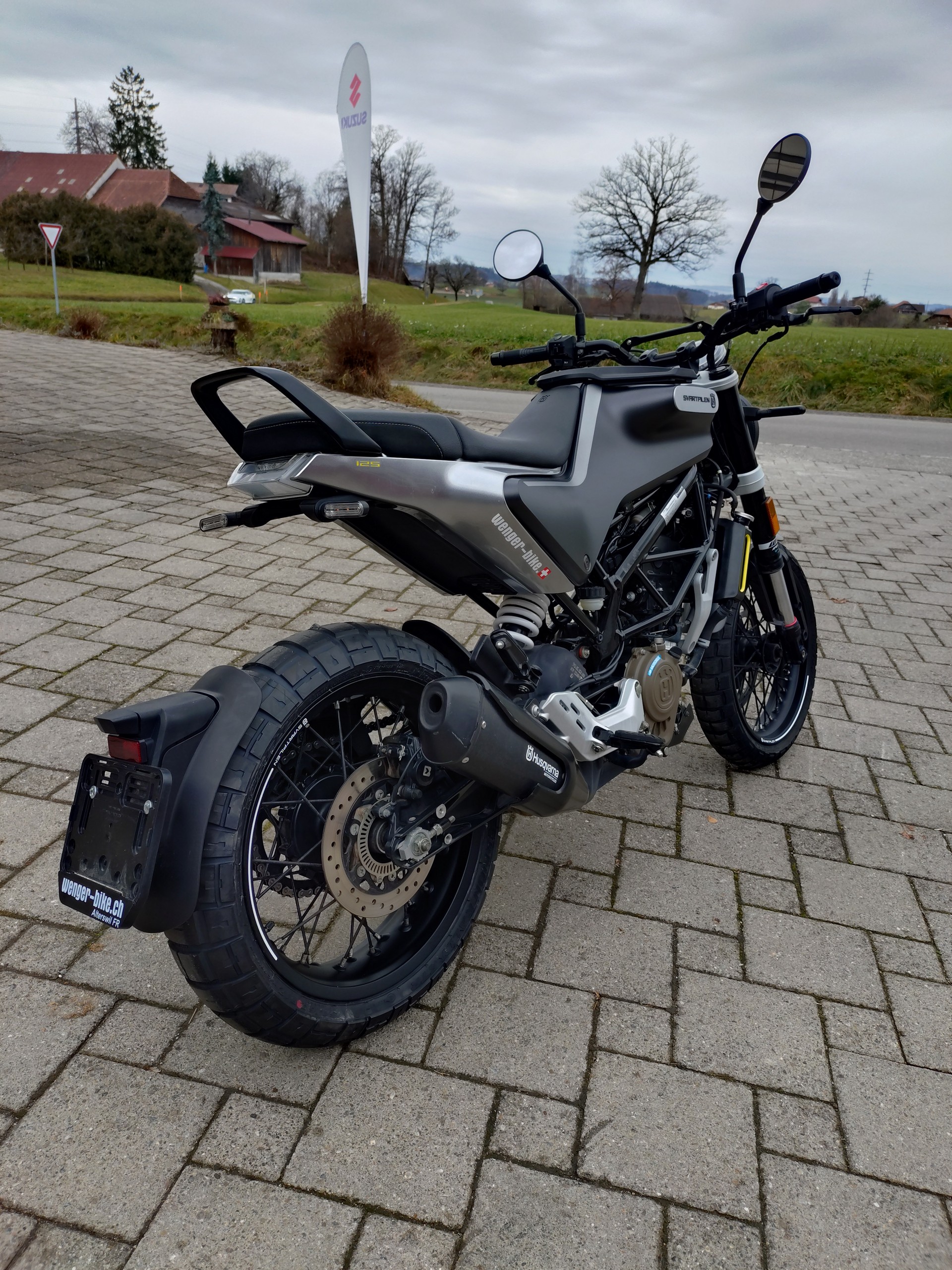HUSQVARNA Svartpilen 125-image-3