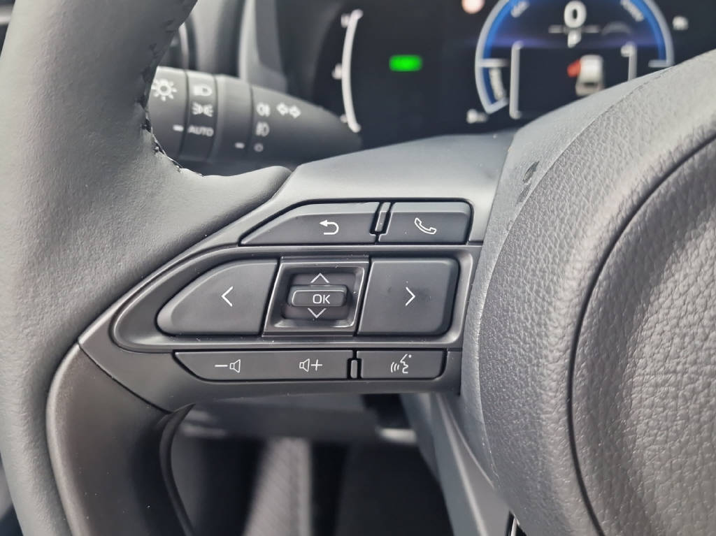 TOYOTA Yaris Cross 1.5 VVT-i HSD Trend AWD-i-image-9