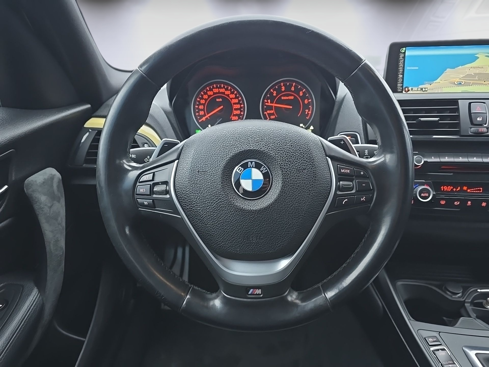 BMW M135i xDrive Steptronic-image-19