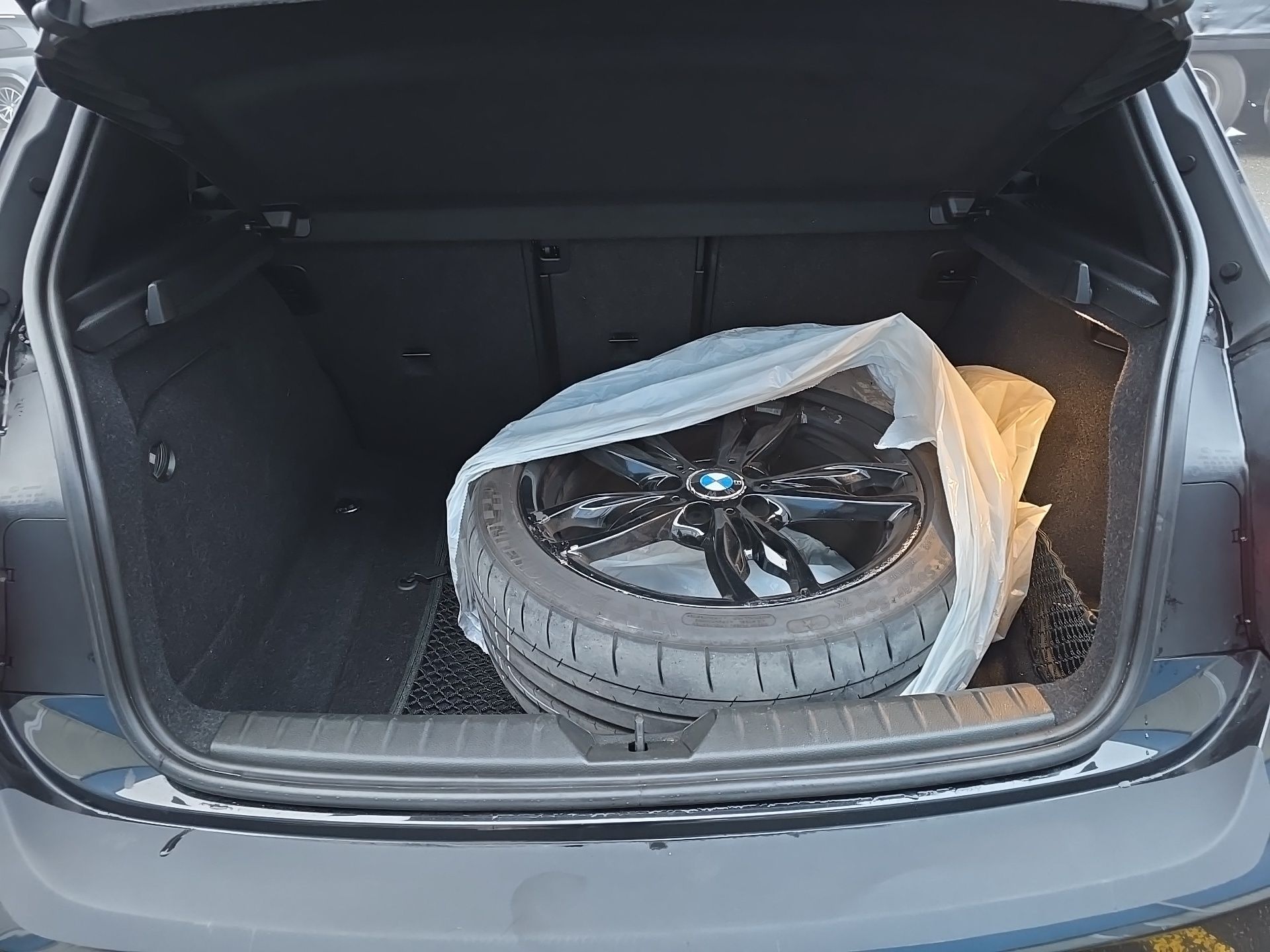 BMW M135i xDrive Steptronic-image-28