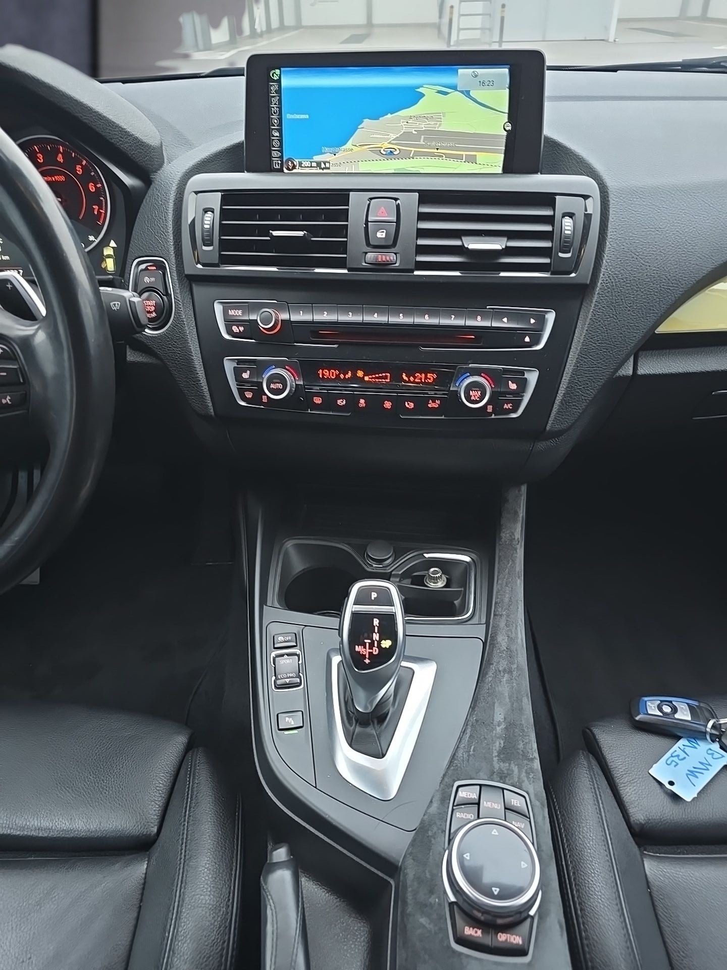 BMW M135i xDrive Steptronic-image-17