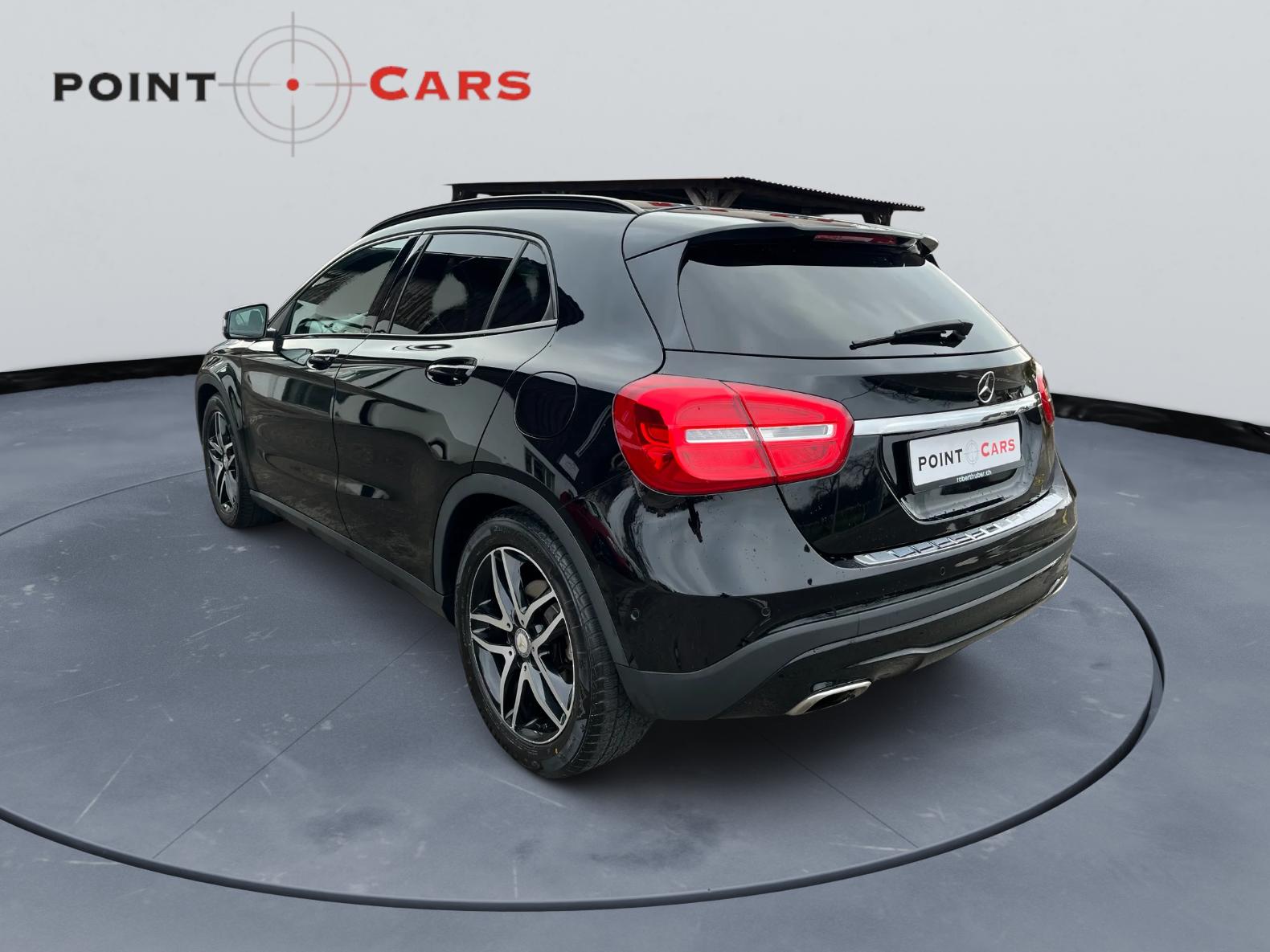 MERCEDES-BENZ GLA 200 Night Star 7G-DCT-image-2