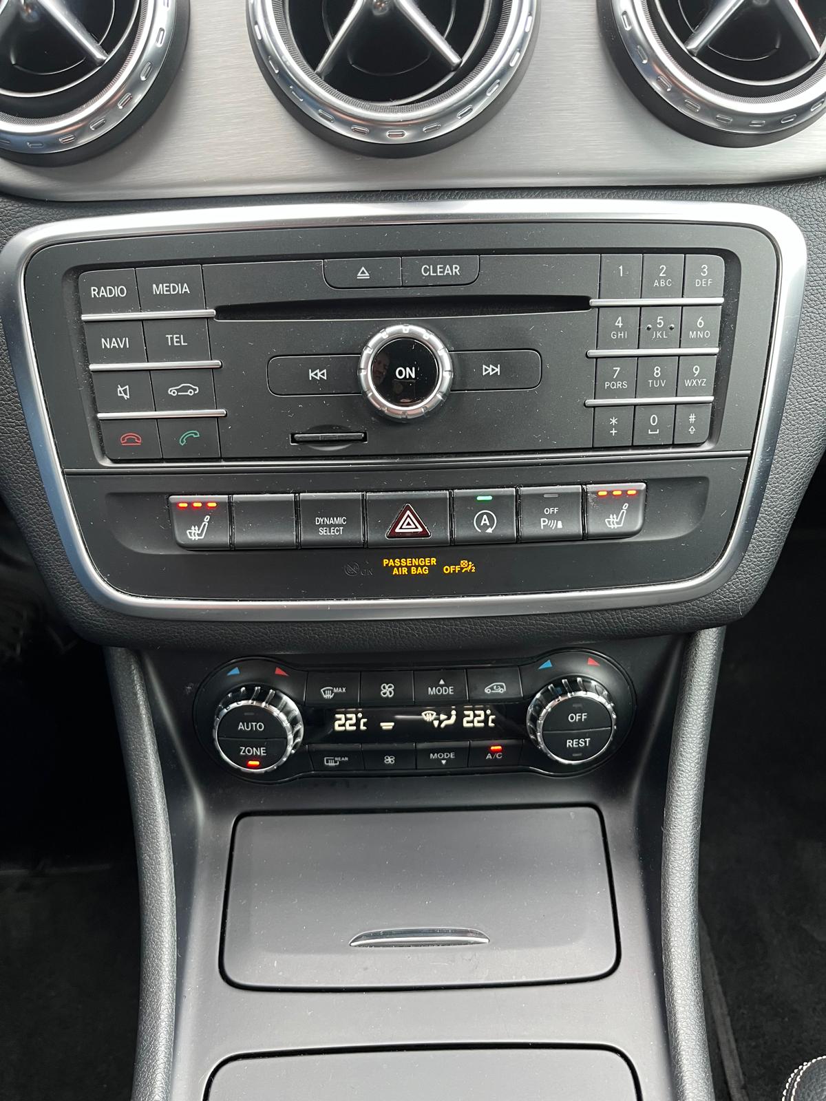 MERCEDES-BENZ GLA 200 Night Star 7G-DCT-image-14