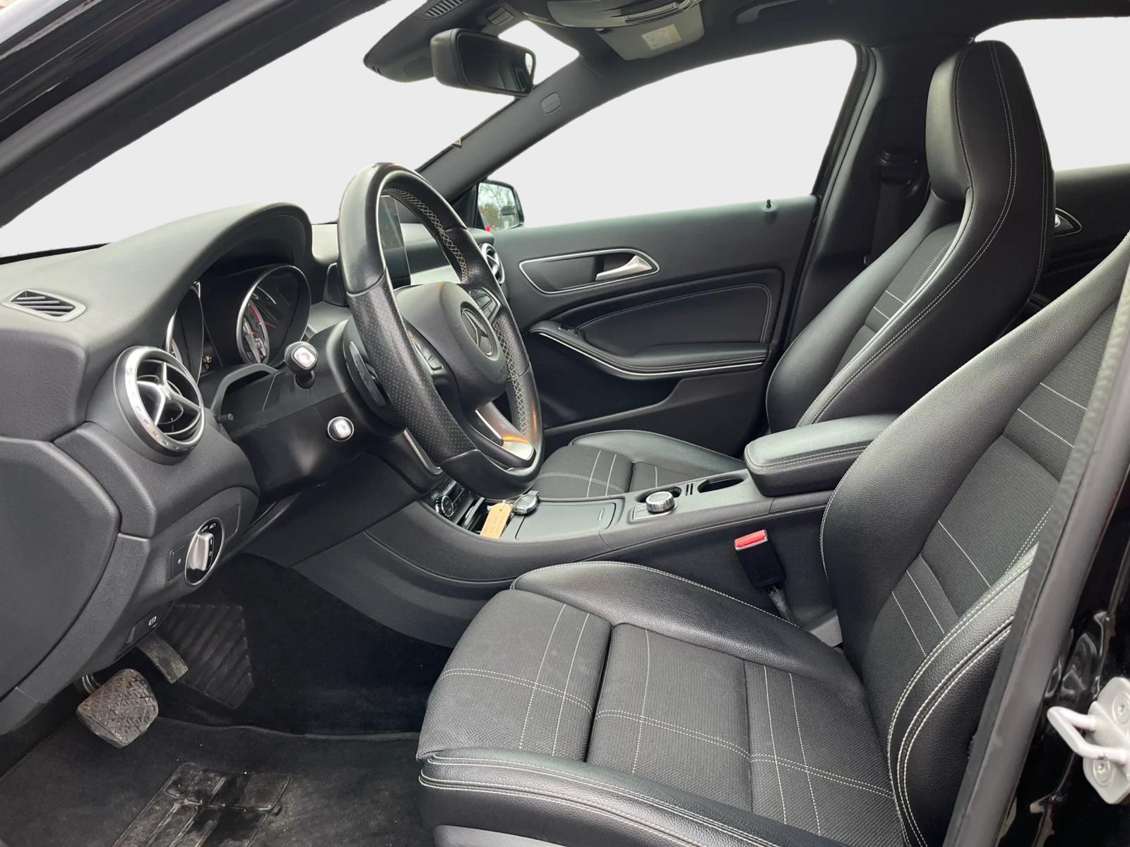 MERCEDES-BENZ GLA 200 Night Star 7G-DCT-image-8
