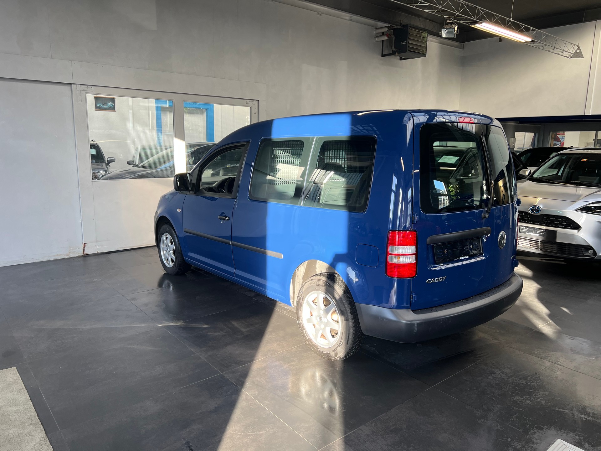 VW Caddy 2.0 EcoFuel-image-1