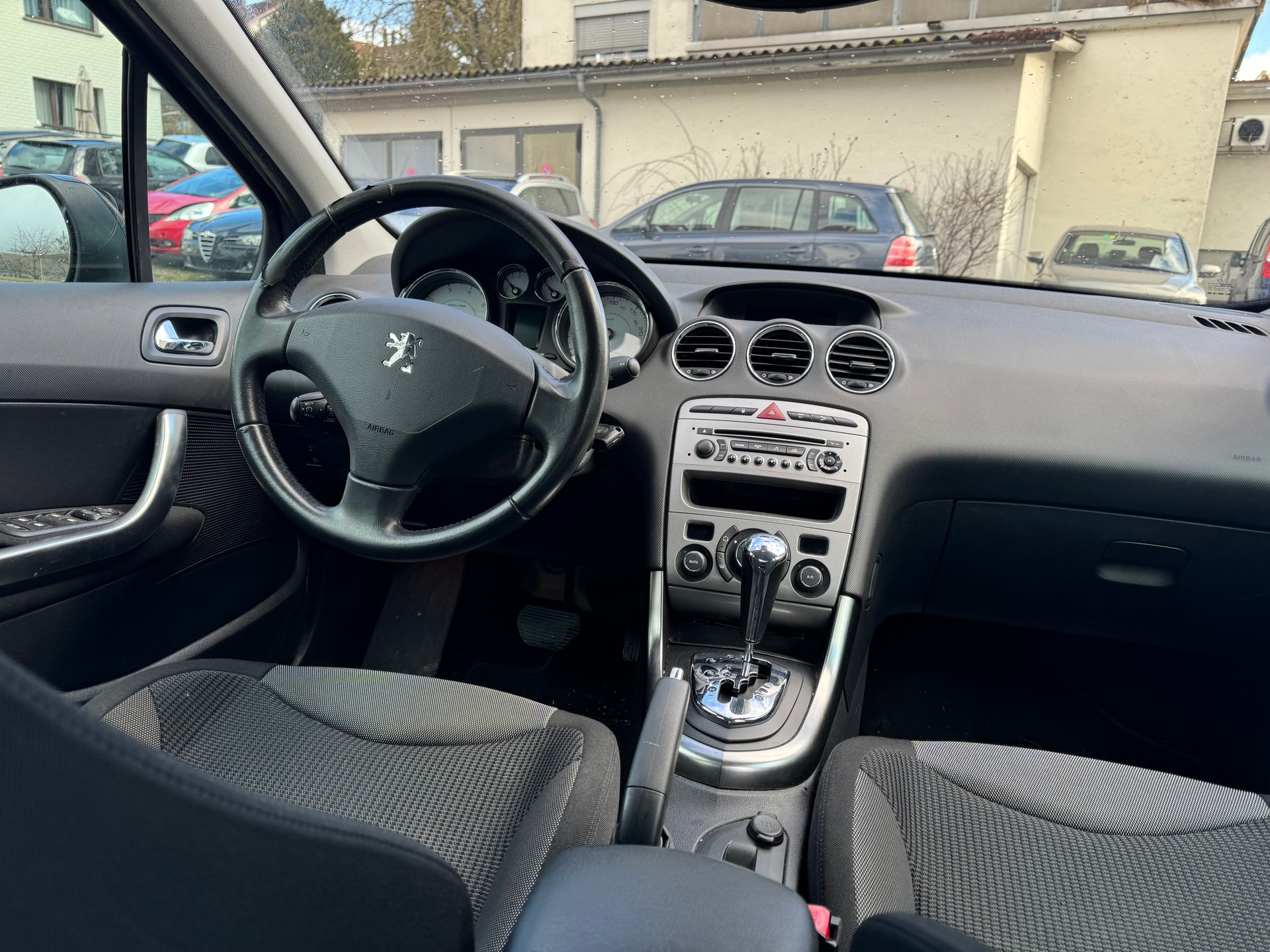 PEUGEOT 308 1.6 16V T Sport Pack Automatic-image-5