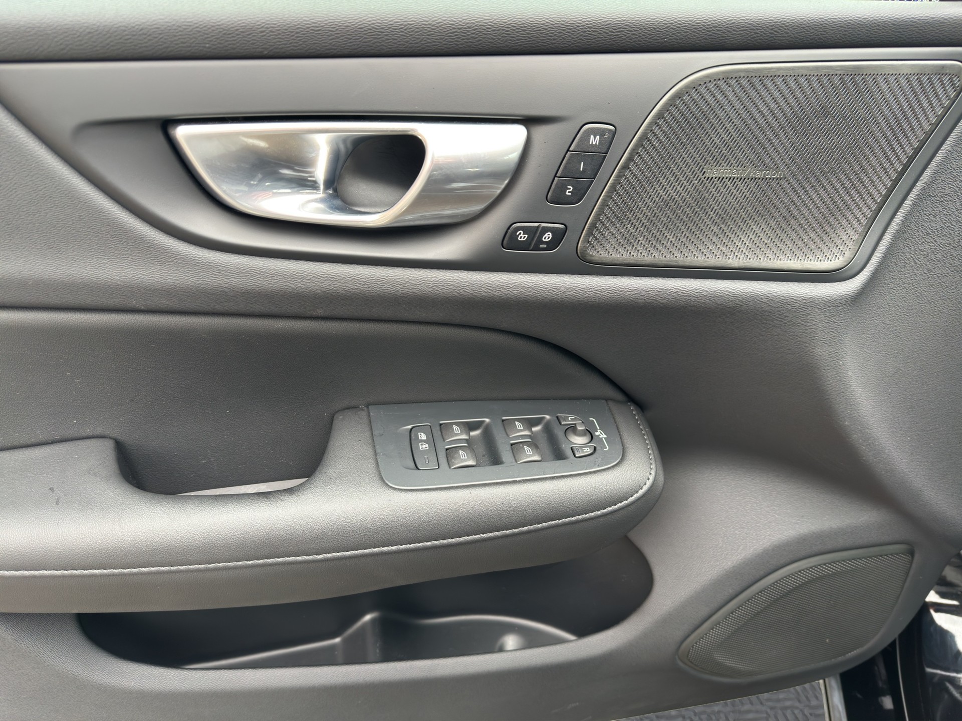 VOLVO S60 T8 e AWD Plug in Hybrid Ultimate Dark Geartronic-image-8