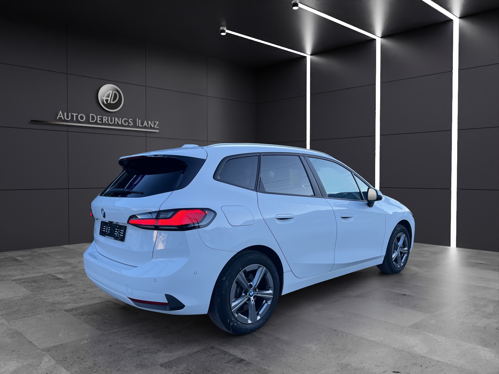 BMW 223d xDrive Active Tourer-showroom-element-3