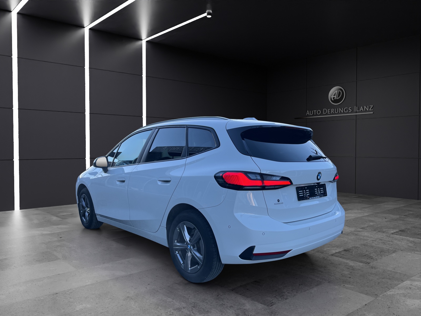BMW 223d xDrive Active Tourer-showroom-element-2