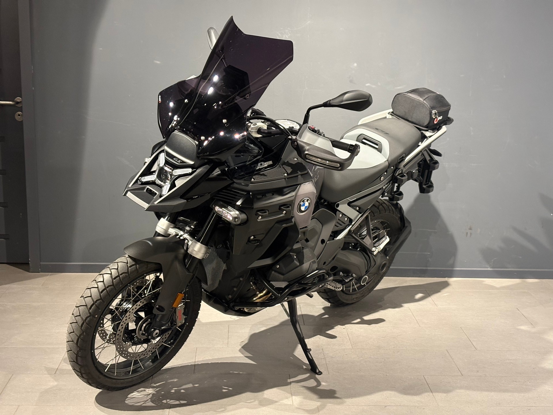 BMW R 1300 GS Adventure-image-2