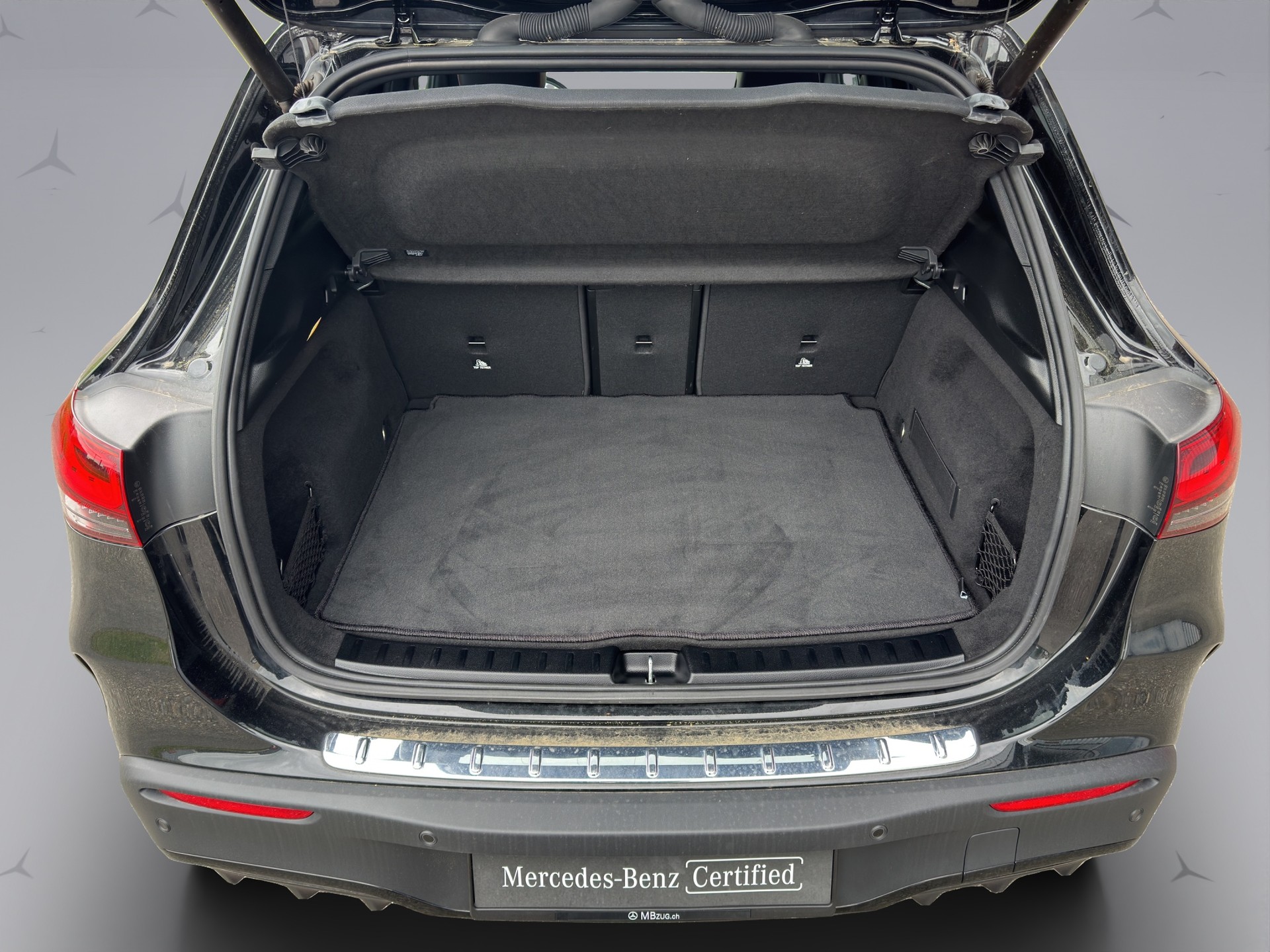 MERCEDES-BENZ EQA 350 Swiss Star AMG Line 4matic-image-17
