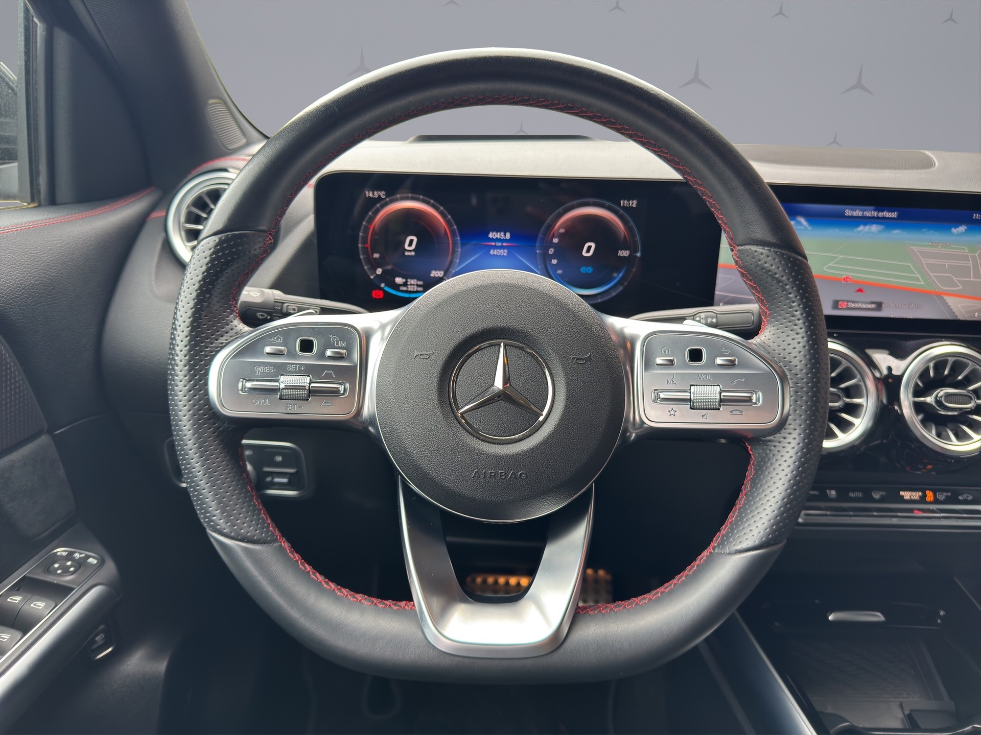MERCEDES-BENZ EQA 350 Swiss Star AMG Line 4matic-image-10